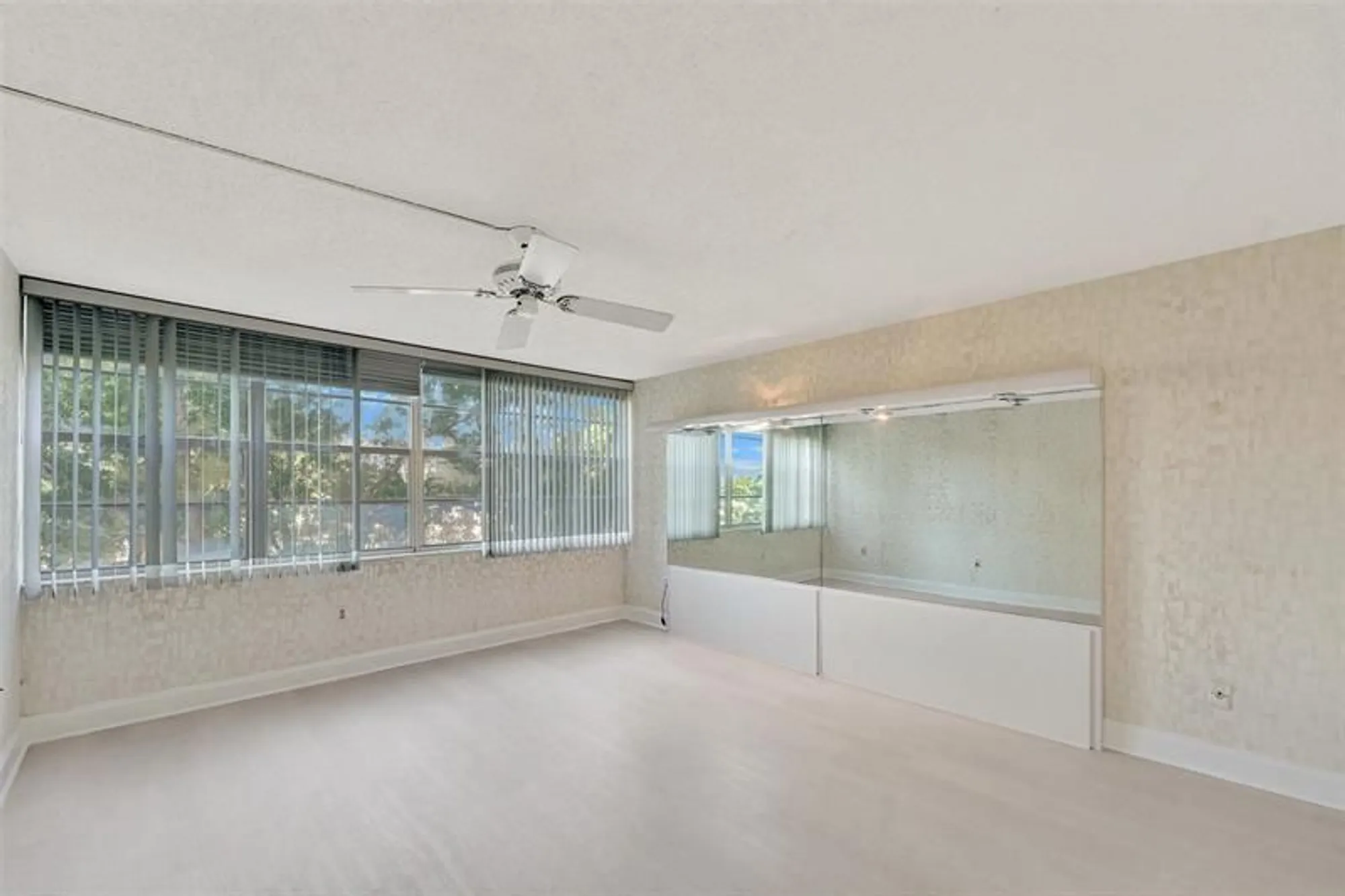 Property Slideshow image 10 of 34 | 1000 saint charles pl 305, Pembroke Pines, FL, 33026