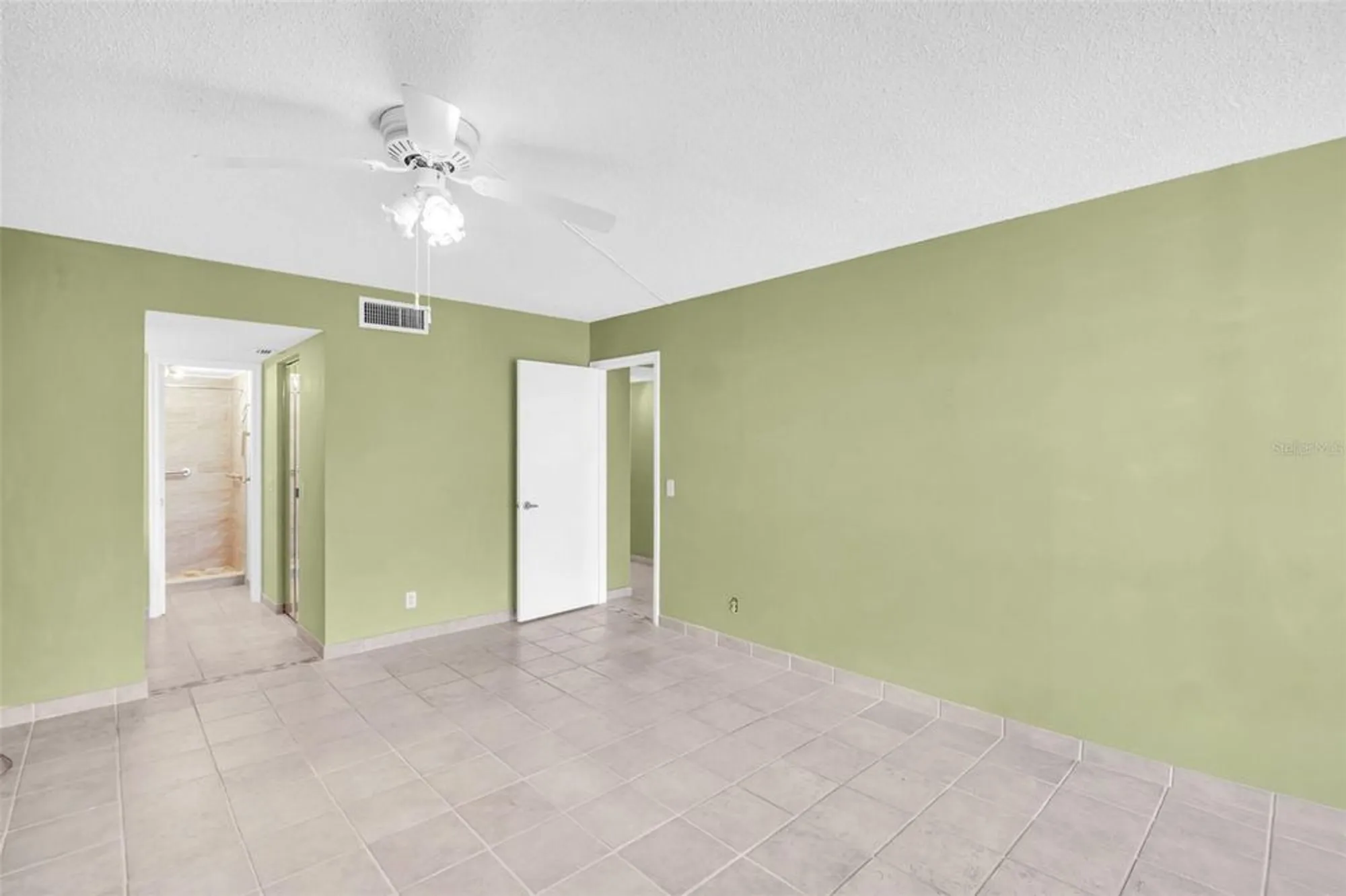 Property Slideshow image 16 of 49 | 6158 palma del mar blvd s apt 505, St Petersburg, FL, 33715