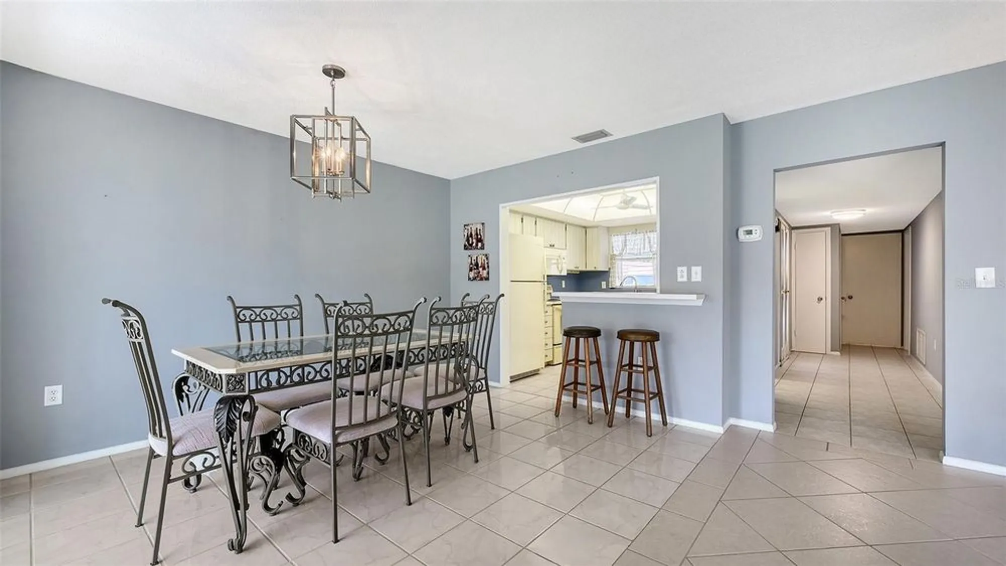 Property Slideshow image 9 of 47 | 5474 riverbluff cir v35, Sarasota, FL, 34231