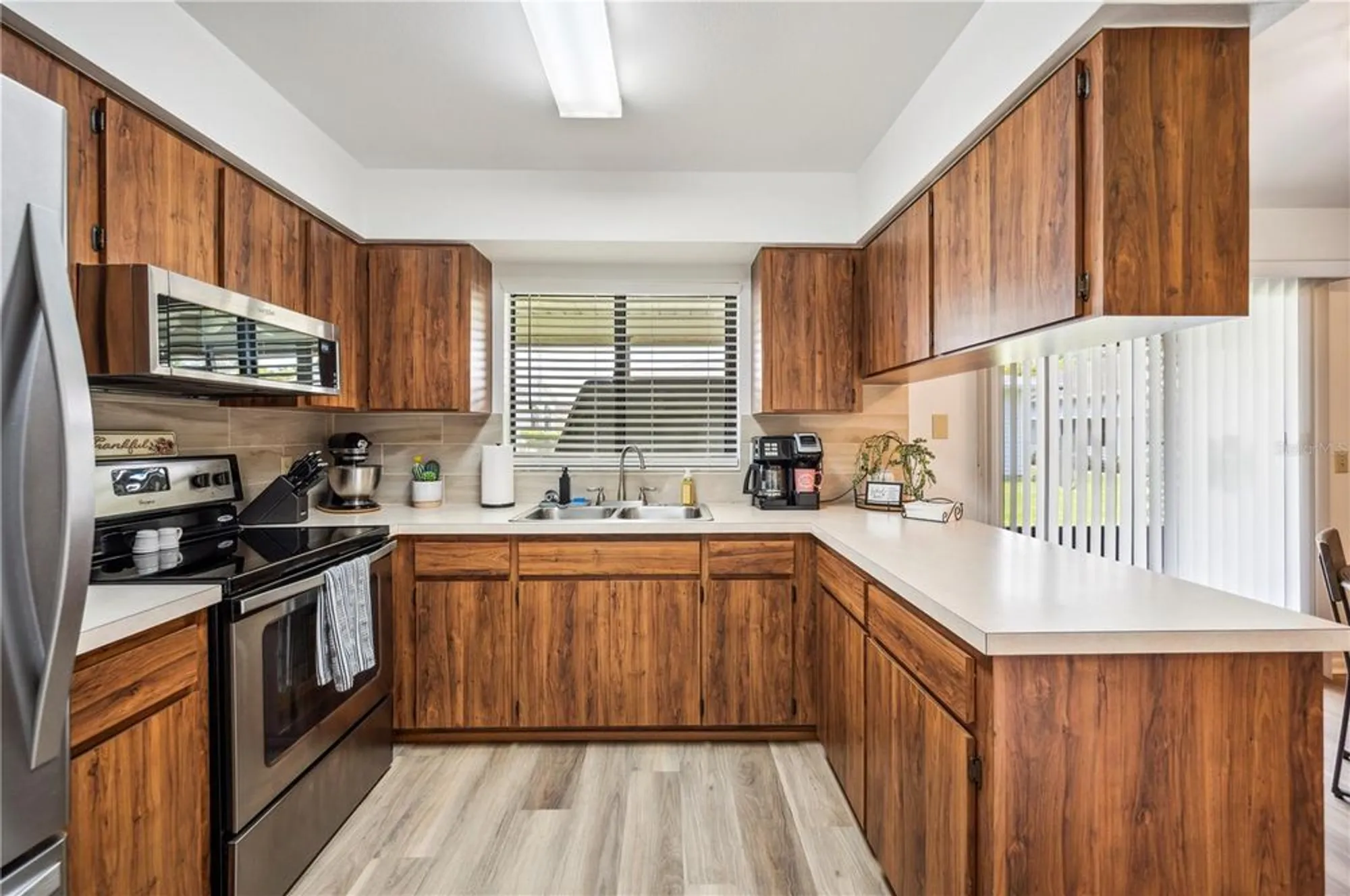 Property Slideshow image 12 of 37 | 1608 colonnades cir, Lakeland, FL, 33811