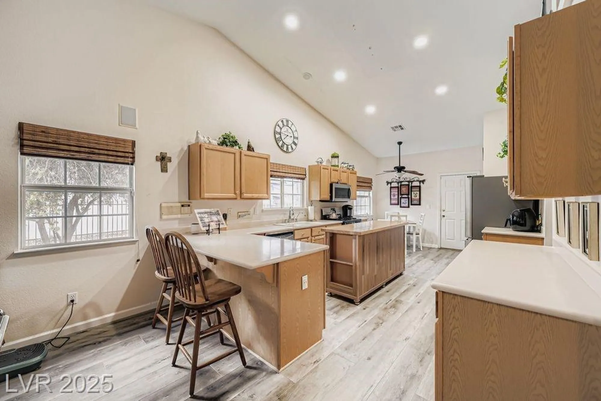 Property Slideshow image 10 of 28 | 5320 rim view ln, Las Vegas, NV, 89130