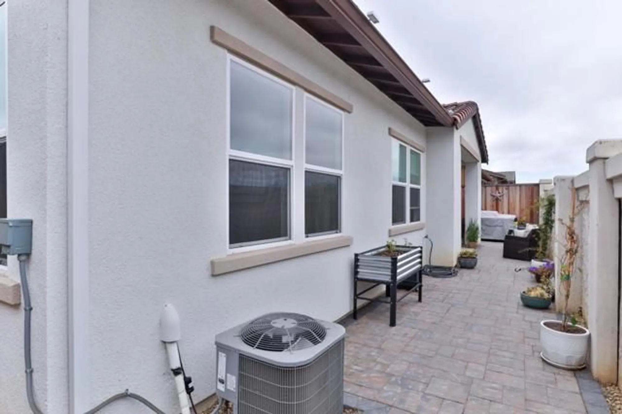 Property Slideshow image 37 of 52 | 2102 white oak dr, Hollister, CA, 95023