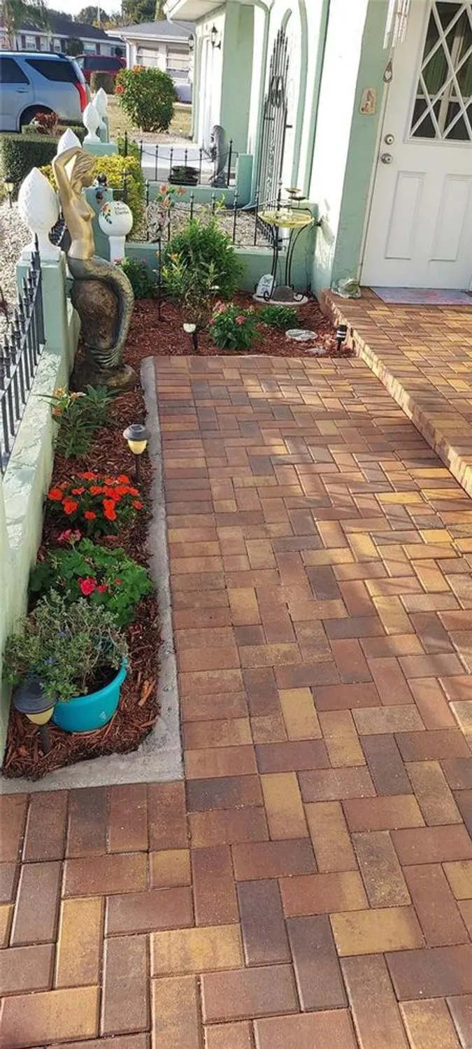 Property Slideshow image 38 of 39 | 906 bluewater dr, Sun City Center, FL, 33573