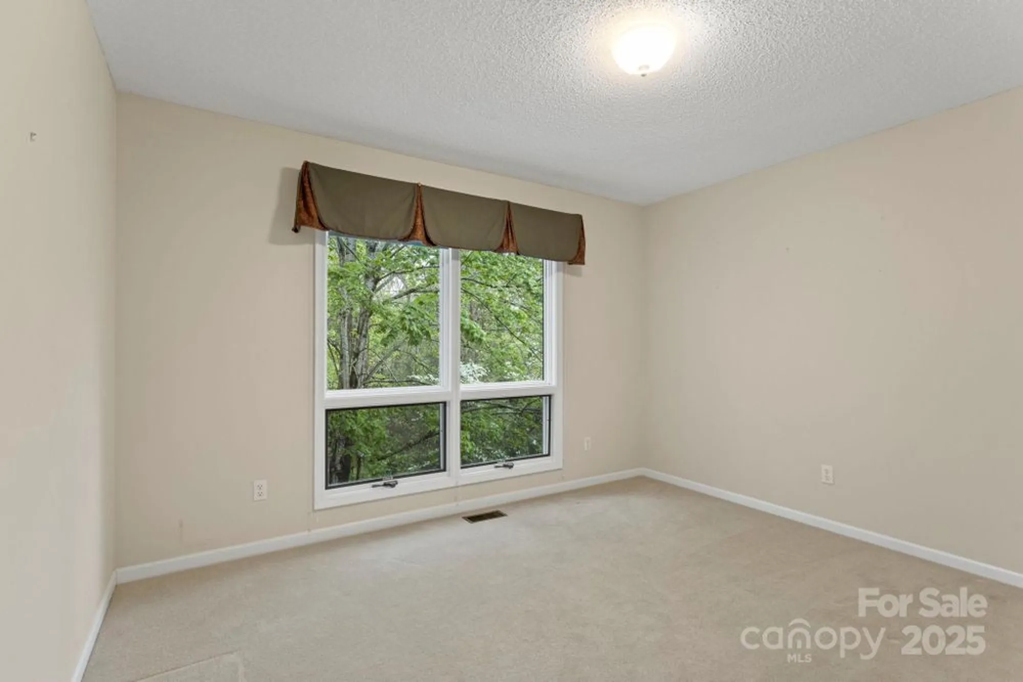Property Slideshow image 27 of 33 | 111 broadmoor dr 19, Flat Rock, NC, 28731