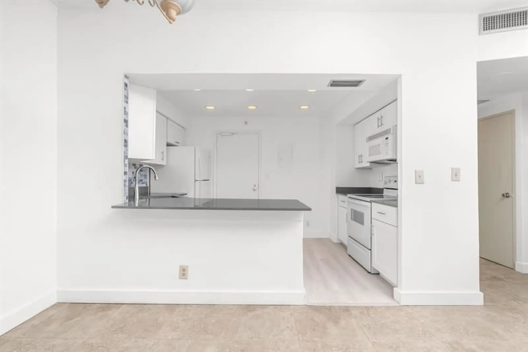 Property Slideshow image 12 of 28 | 3333 ne 34th st 1714, Fort Lauderdale, FL, 33308