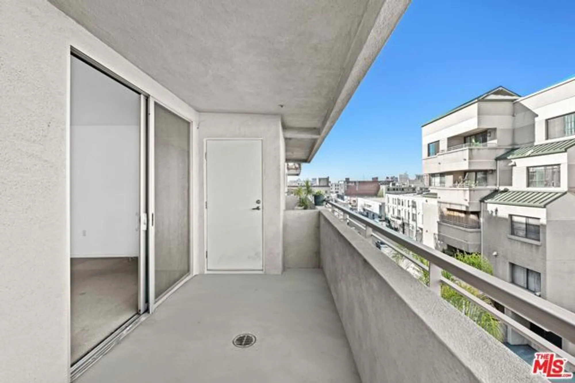 Property Slideshow image 12 of 35 | 267 s san pedro st unit 508, Los Angeles, CA, 90012
