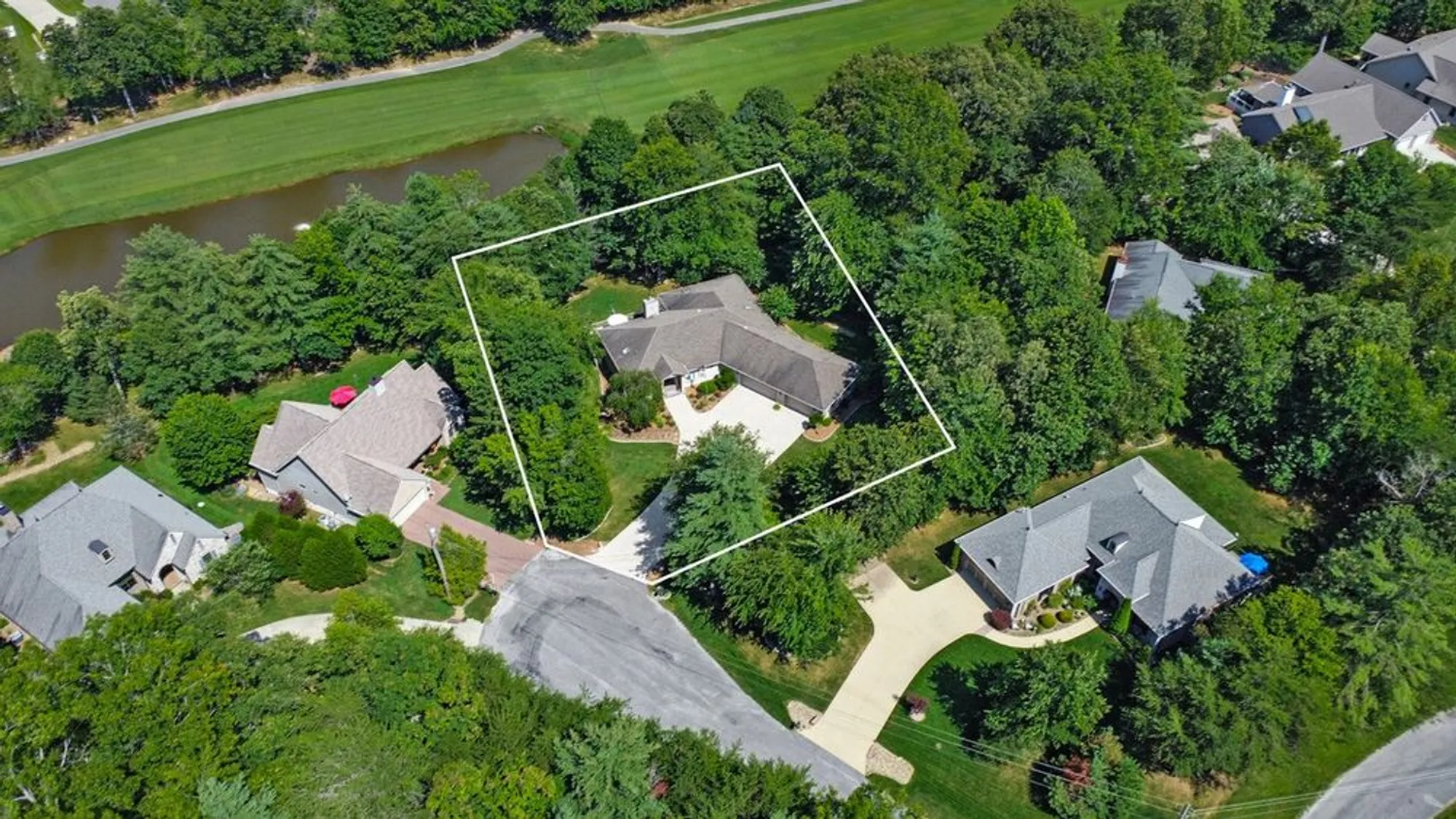 Property Slideshow image 3 of 54 | 44 inwood ct, Crossville, TN, 38558