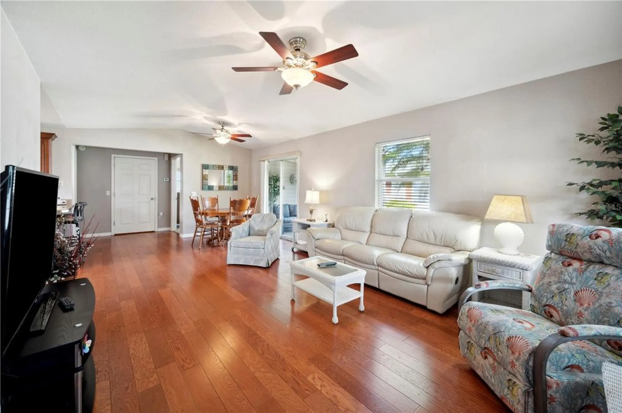 Property Slideshow image 4 of 39 | 4829 colonnades cir, Lakeland, FL, 33811