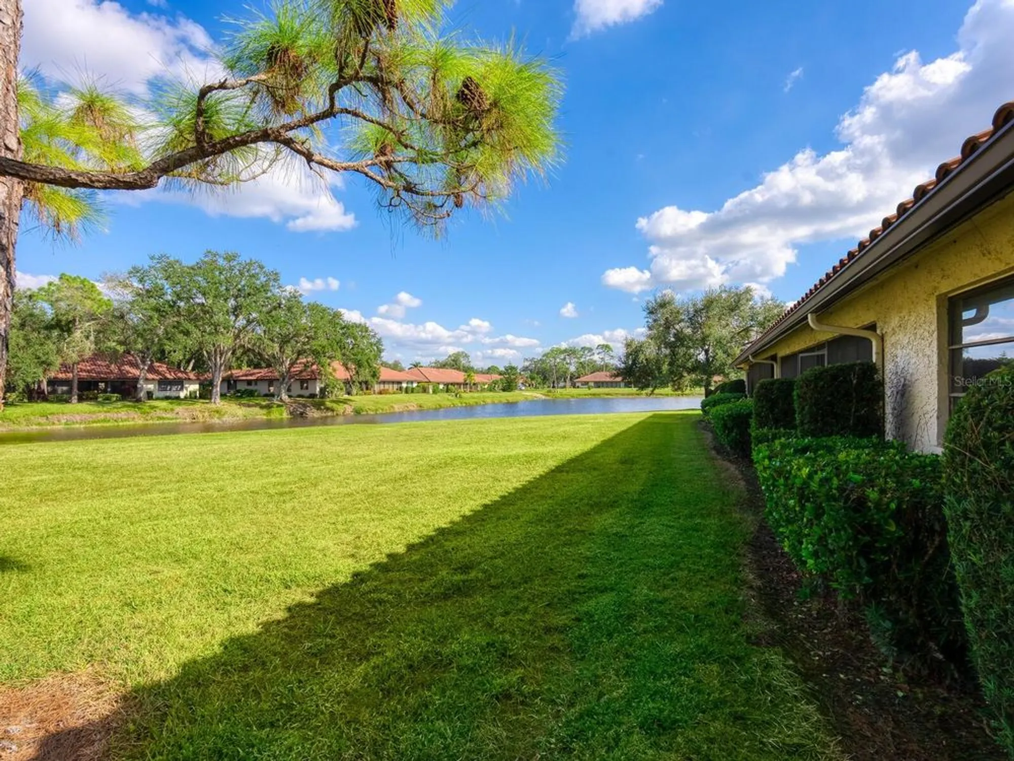 Property Slideshow image 32 of 53 | 5450 golf pointe dr, Sarasota, FL, 34243