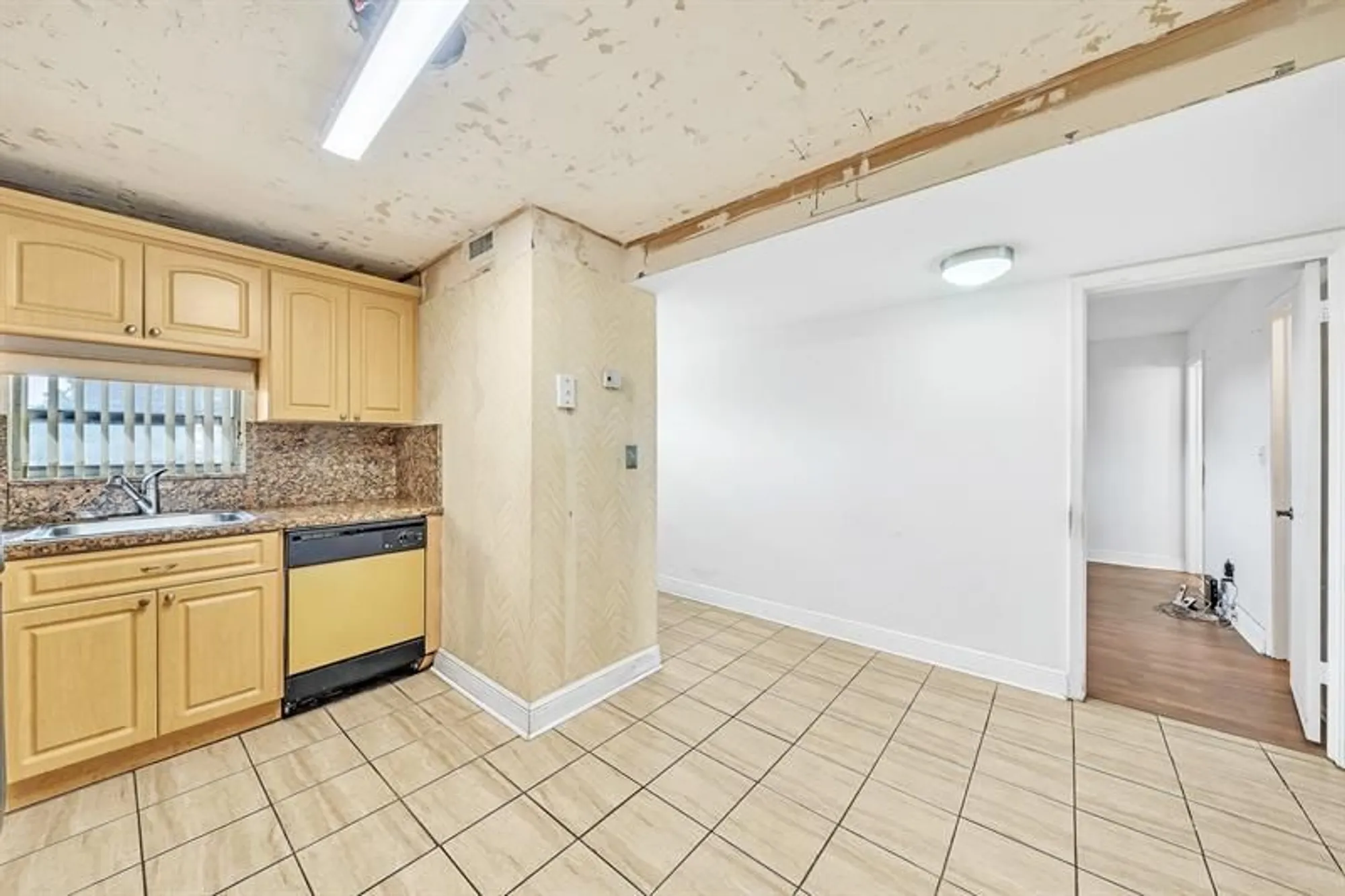 Property Slideshow image 12 of 33 | 8980 s hollybrook blvd 204, Pembroke Pines, FL, 33025