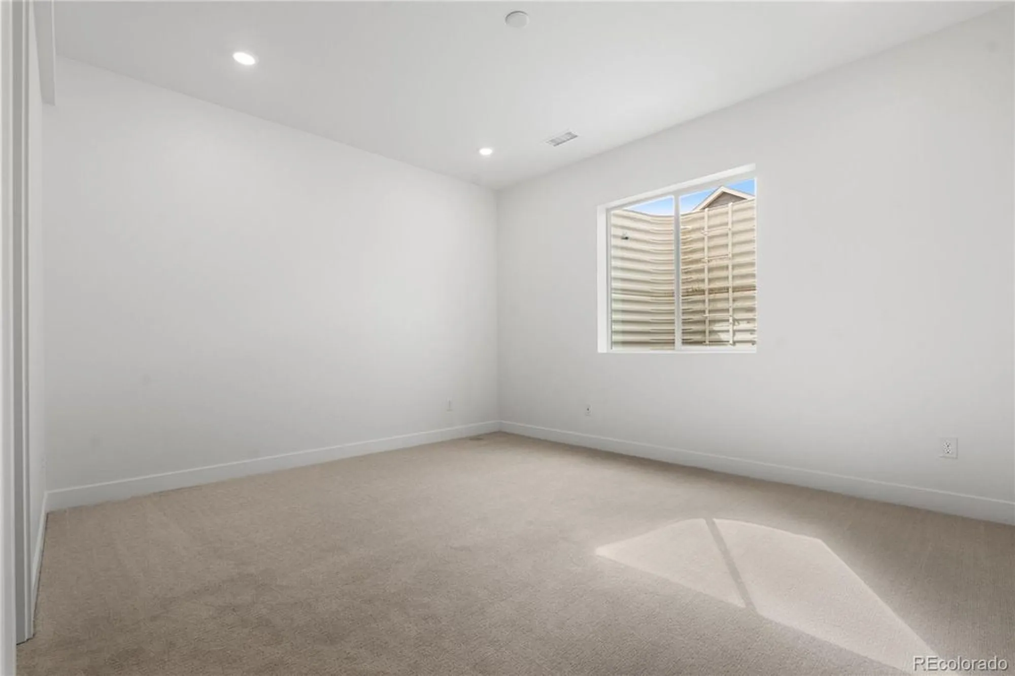 Property Slideshow image 24 of 29 | 11112 amber light cir, Littleton, CO, 80125