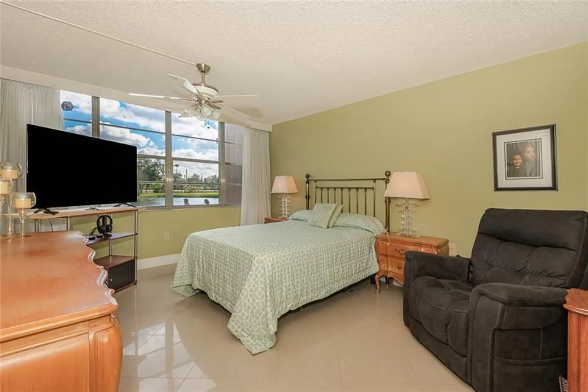 Property Slideshow image 15 of 26 | 1200 saint charles pl l19, Pembroke Pines, FL, 33026