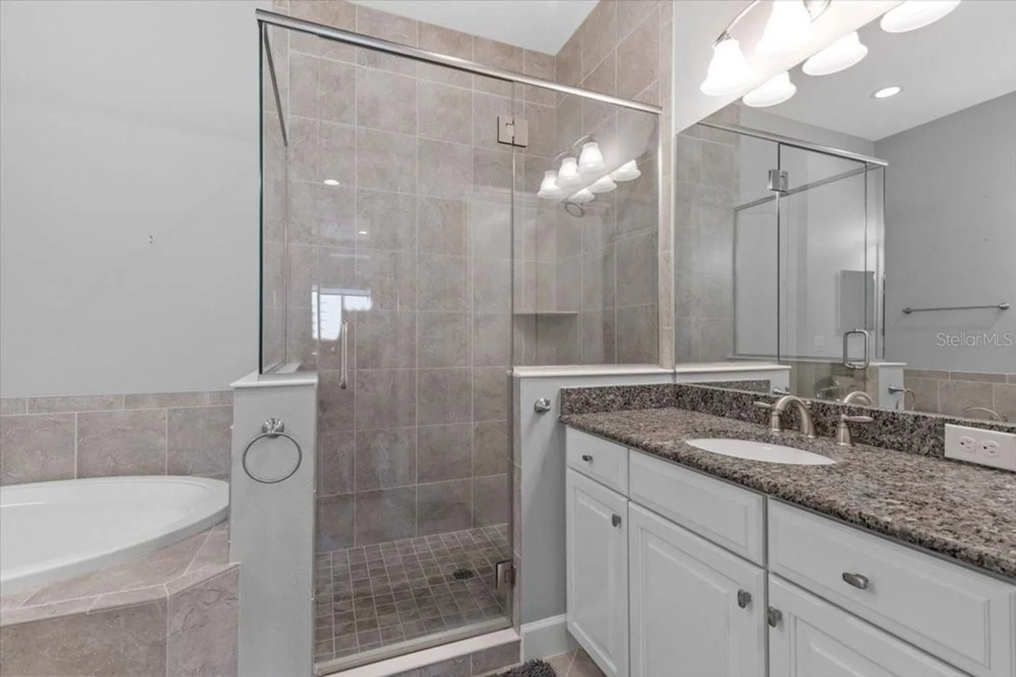 Property Slideshow image 34 of 88 | 340 sapphire lake dr 202, Bradenton, FL, 34209