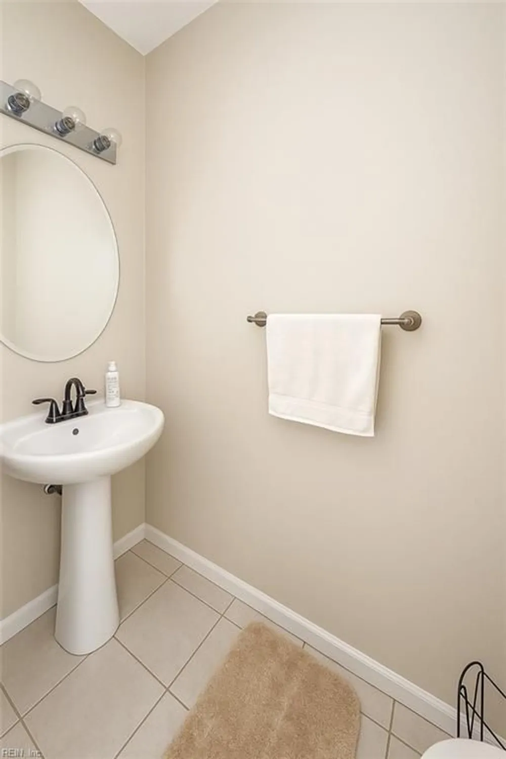 Property Slideshow image 9 of 14 | 817 nicholson ct, Chesapeake, VA, 23320