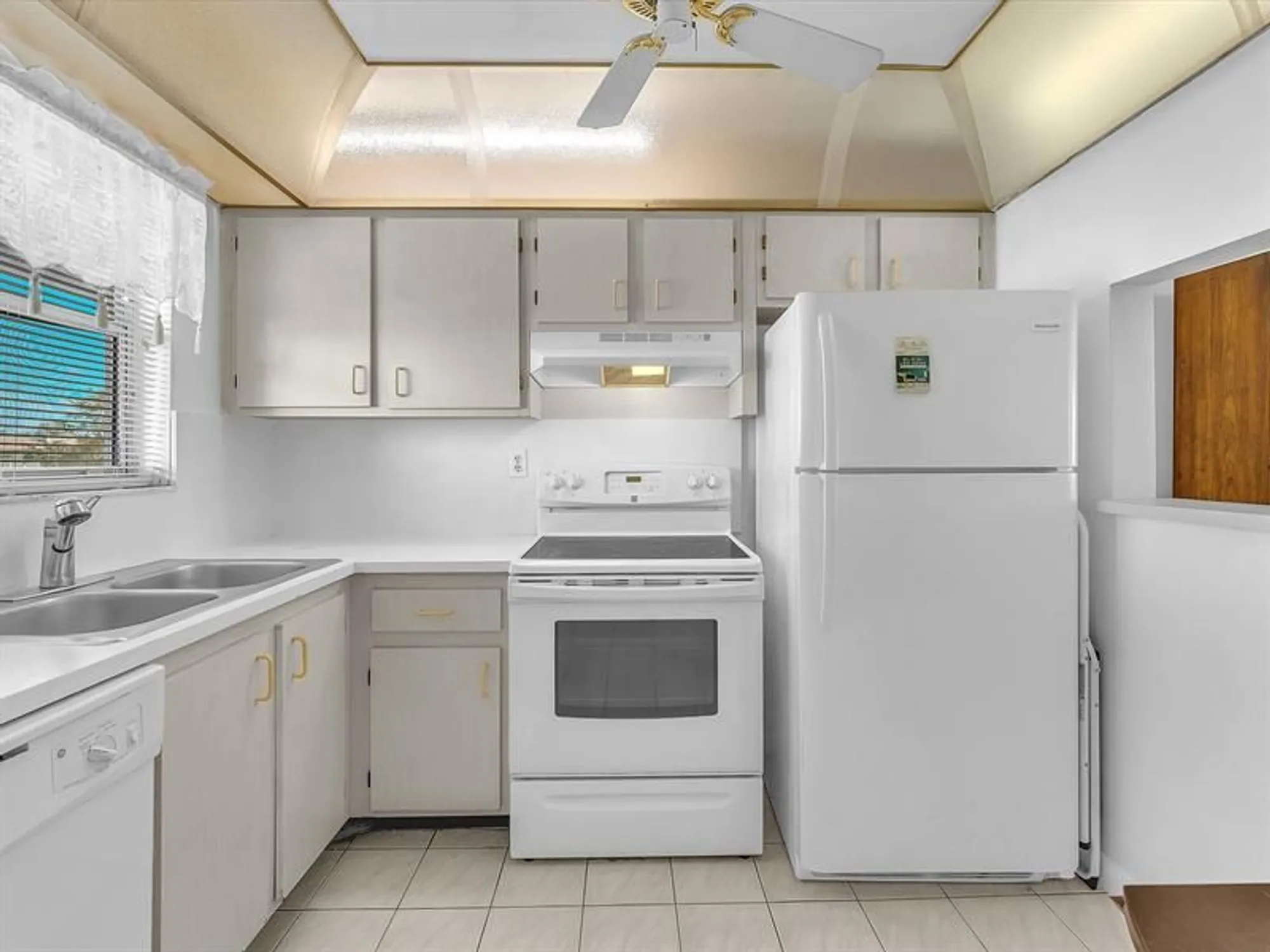 Property Slideshow image 8 of 29 | 6870 royal palm blvd 310m, Margate, FL, 33063