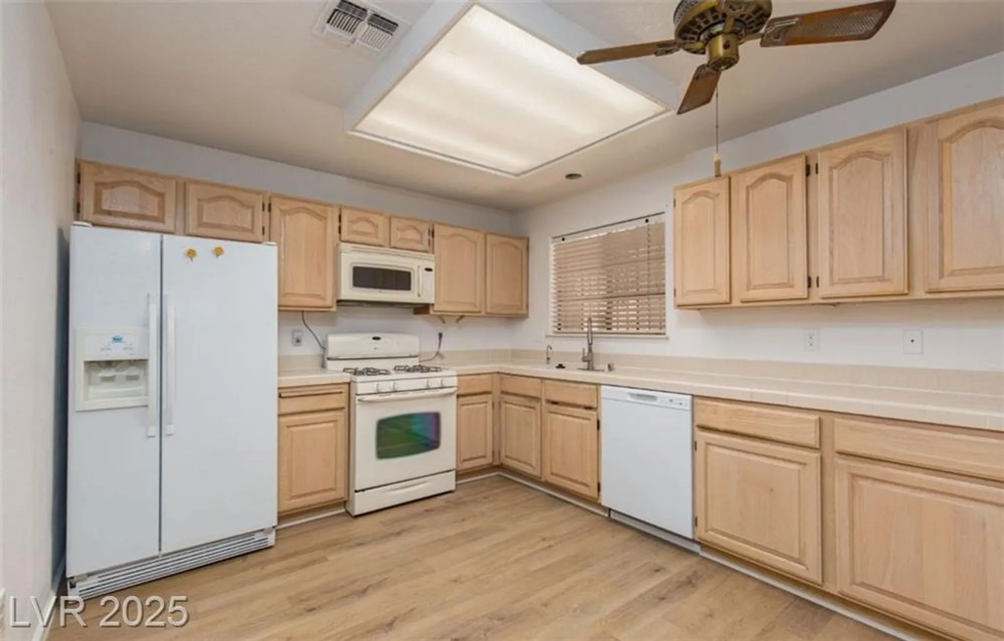 Property Slideshow image 8 of 24 | 2851 s valley view blvd 1021, Las Vegas, NV, 89102