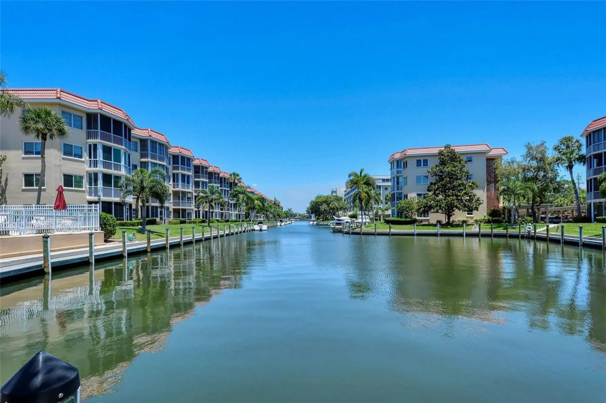 Property Slideshow image 48 of 65 | 1300 n portofino dr apt 103, Sarasota, FL, 34242
