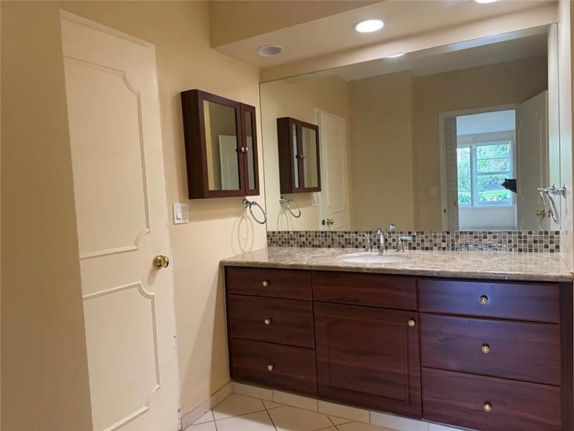 Property Slideshow image 11 of 12 | 3900 n ocean dr gc, Fort Lauderdale, FL, 33308