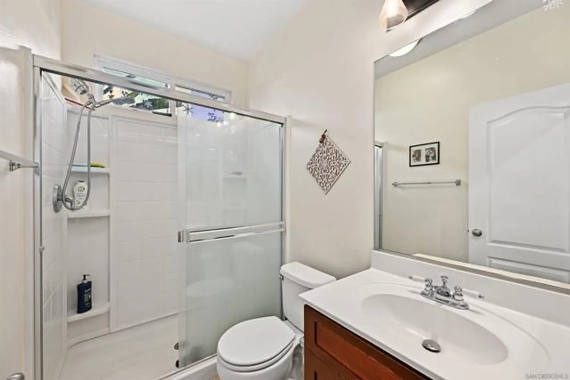 Property Slideshow image 8 of 34 | 10562 aspen gln, Escondido, CA, 92026