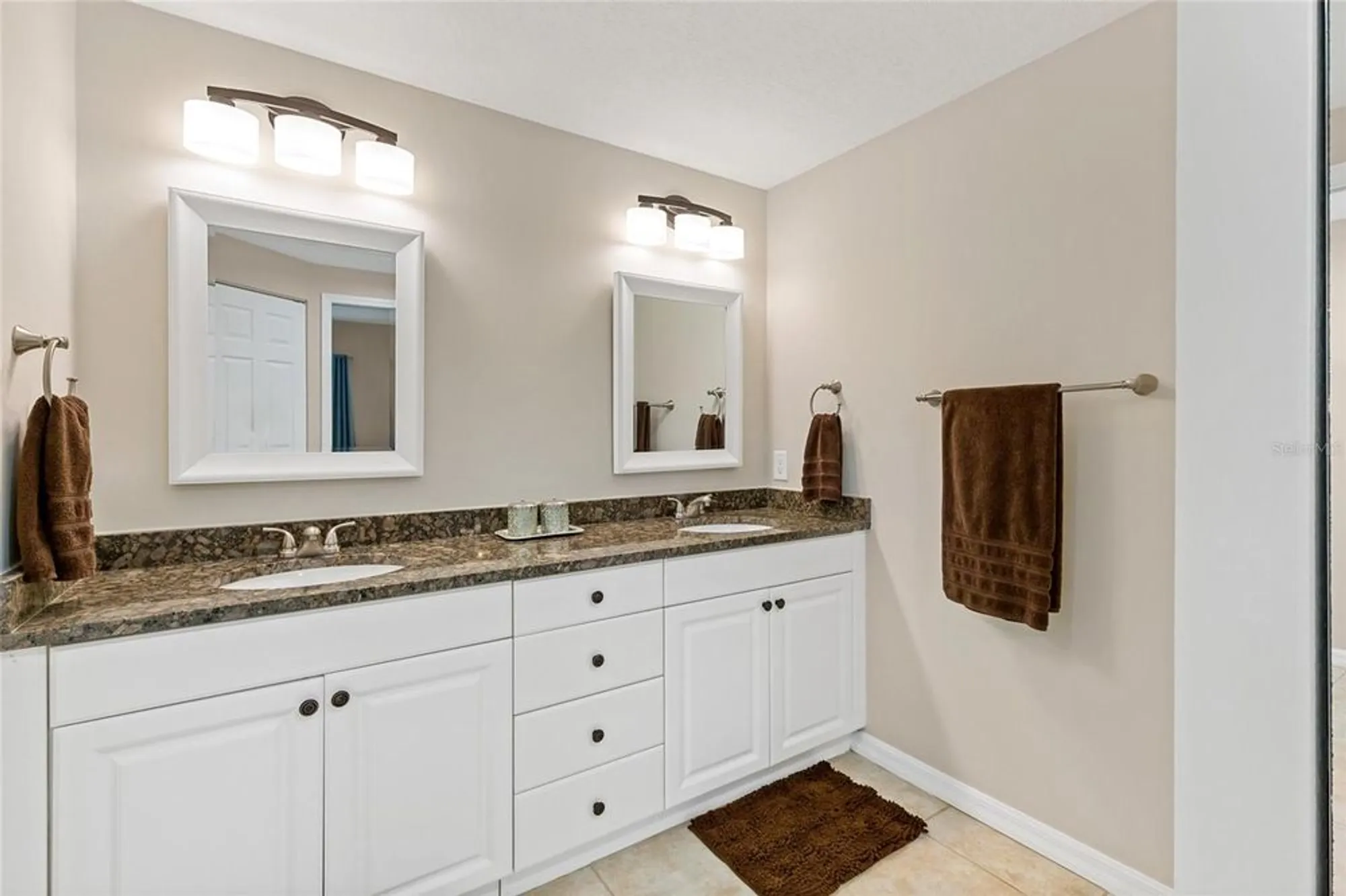 Property Slideshow image 16 of 32 | 7164 cedar hollow cir, Bradenton, FL, 34203
