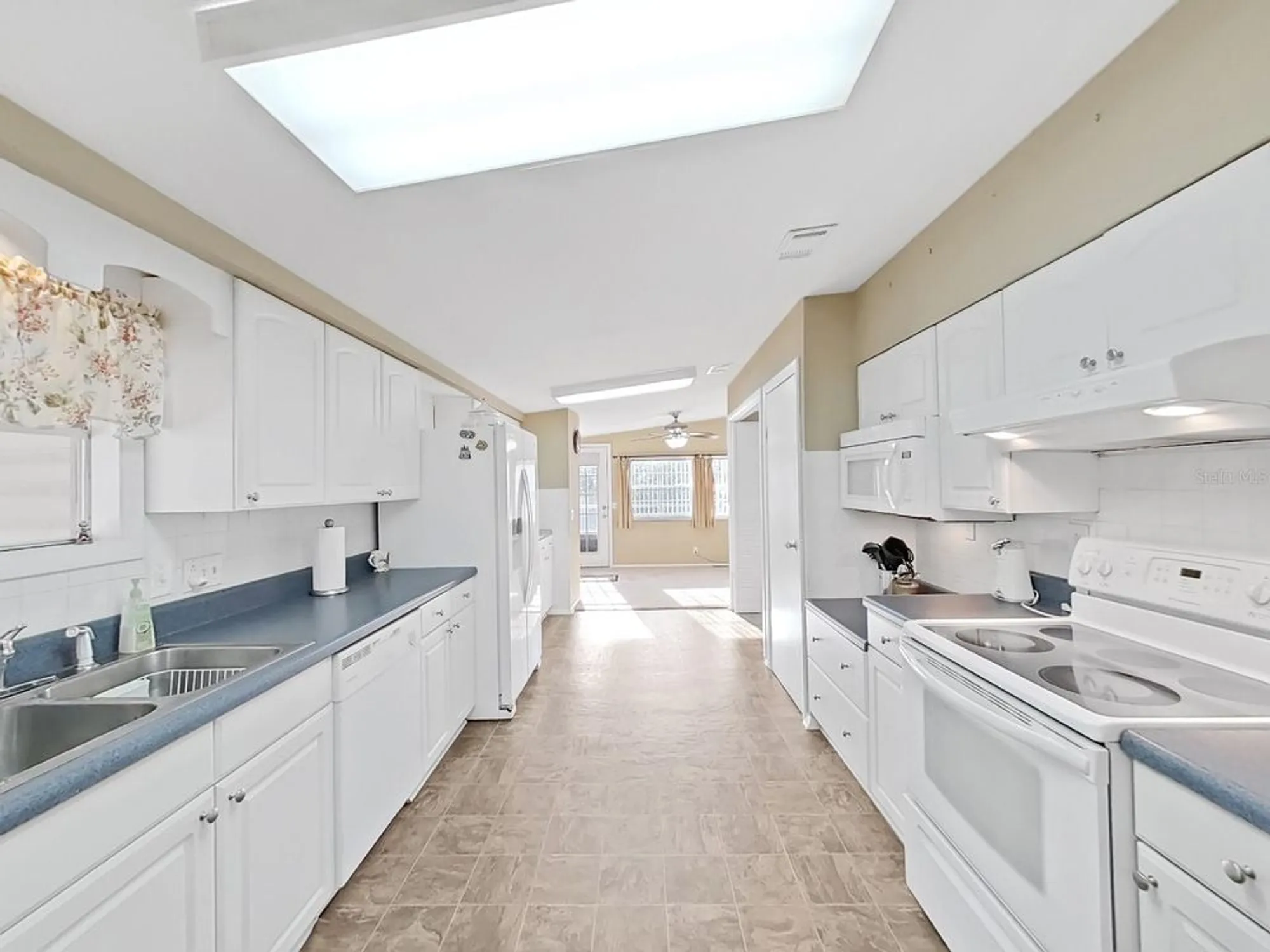 Property Slideshow image 16 of 48 | 1750 fox hill dr, Lakeland, FL, 33810