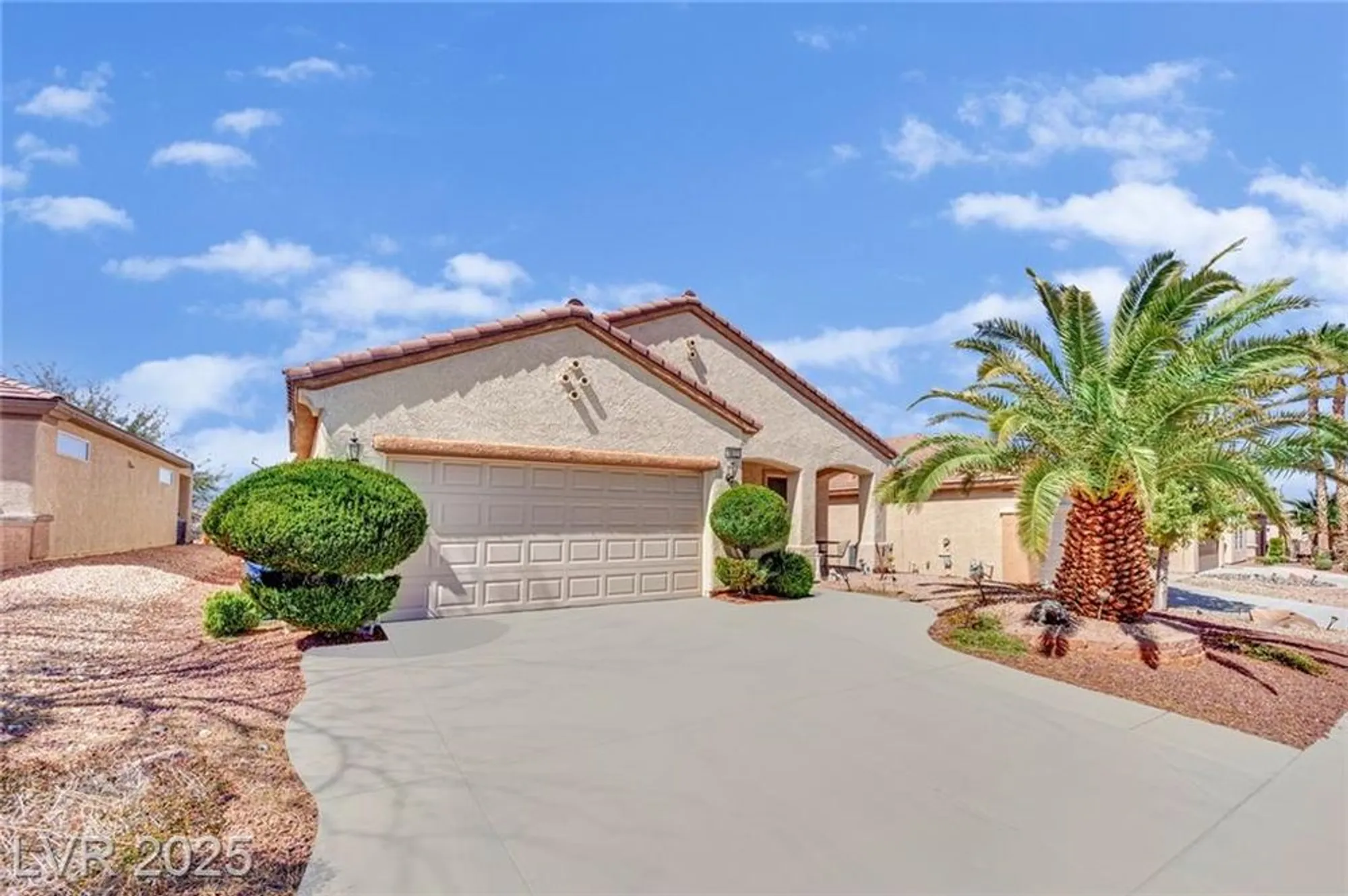 Property Slideshow image 1 of 34 | 2077 wildwood lake st, Henderson, NV, 89052