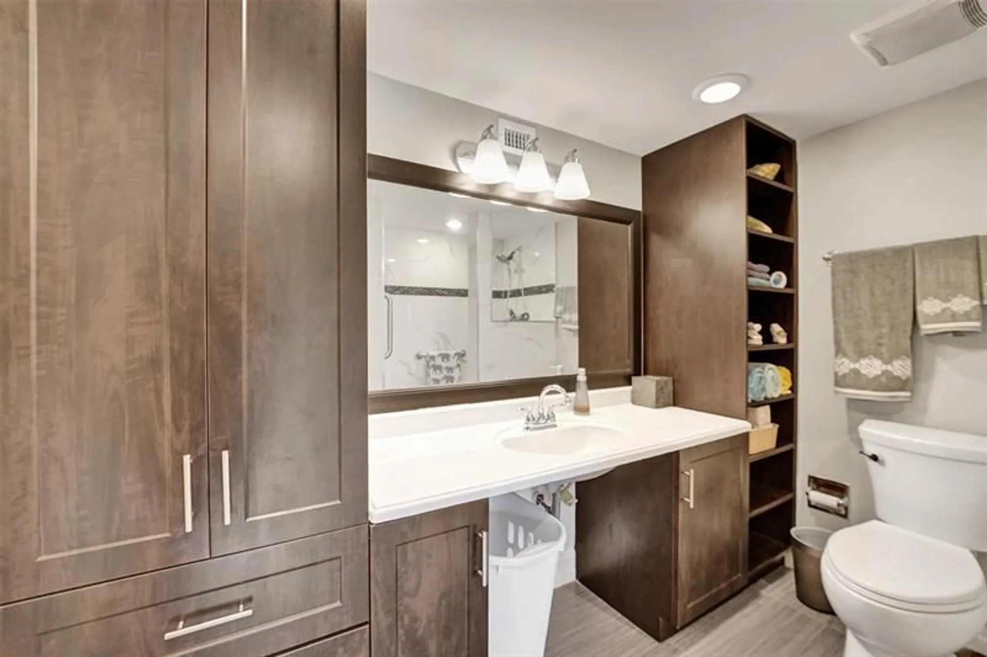 Property Slideshow image 13 of 34 | 5860 nw 44th st 509, Lauderhill, FL, 33319