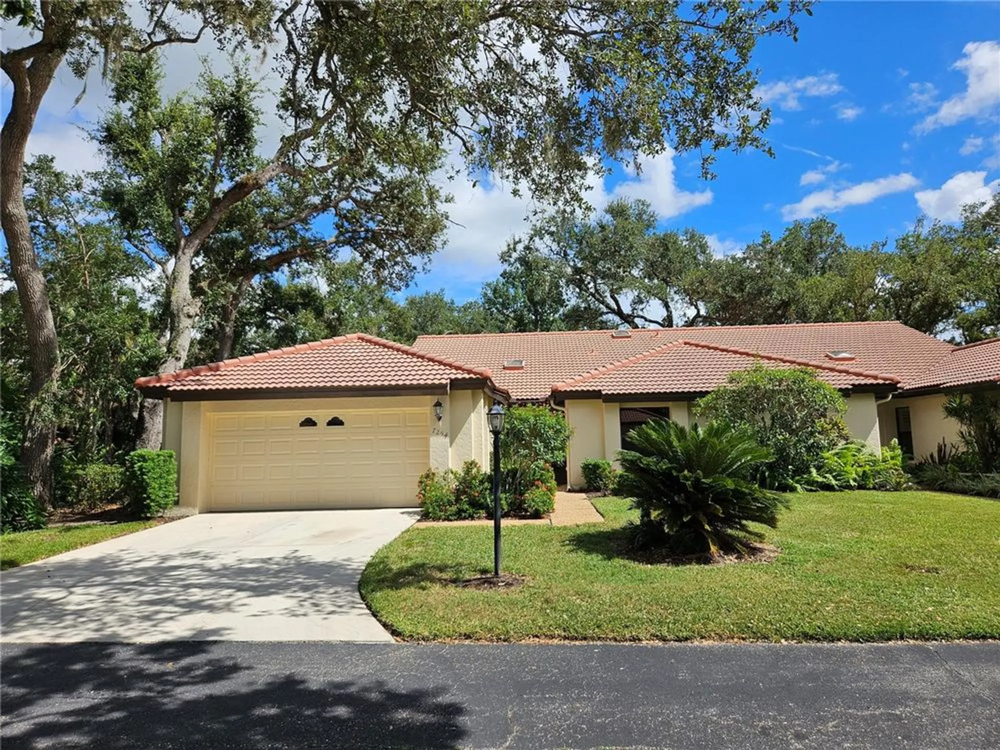 Property Slideshow image 88 of 94 | 7254 oak moss dr 72, Sarasota, FL, 34241