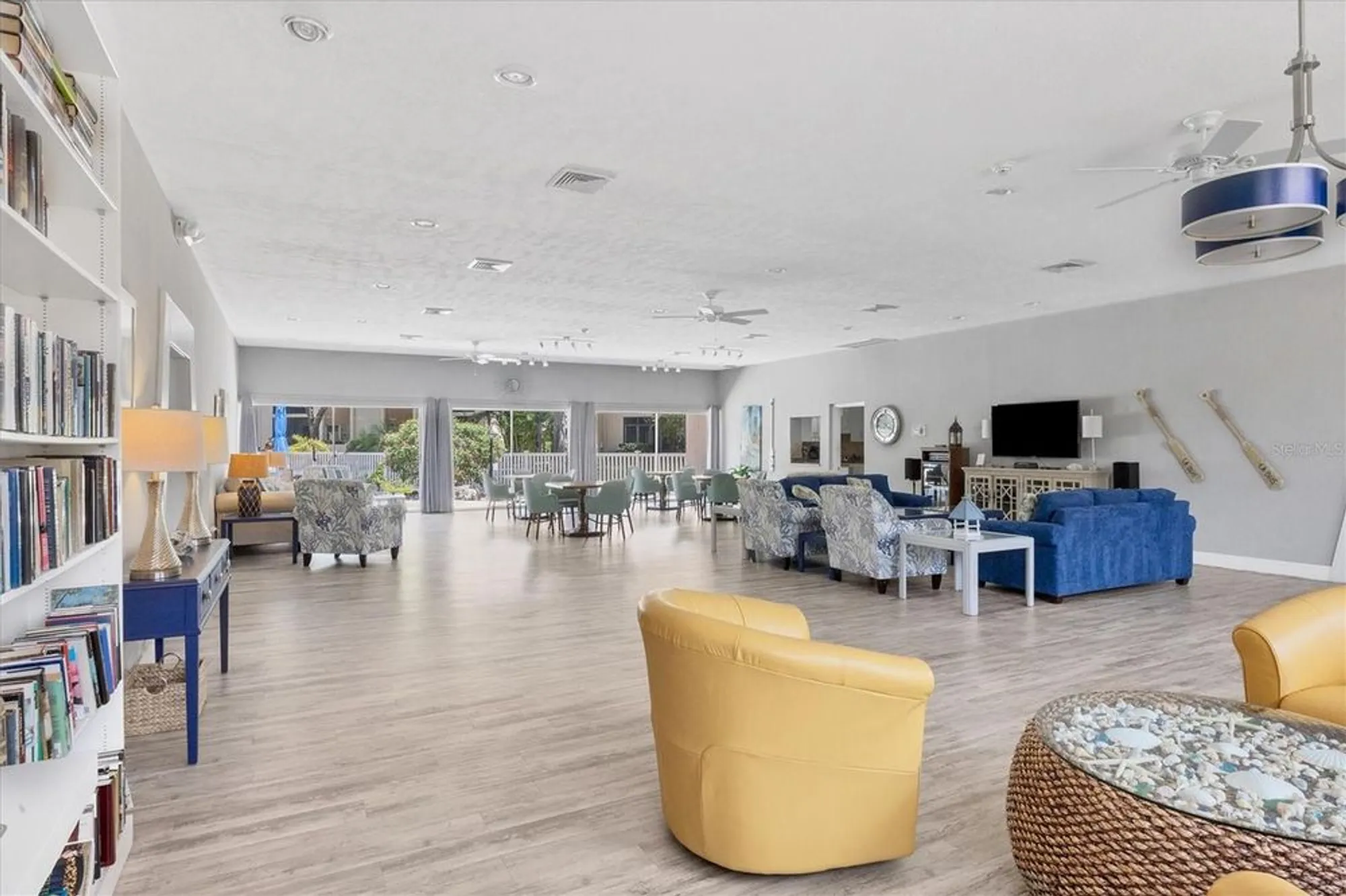 Property Slideshow image 38 of 64 | 2446 clubhouse cir unit 202, Sarasota, FL, 34232