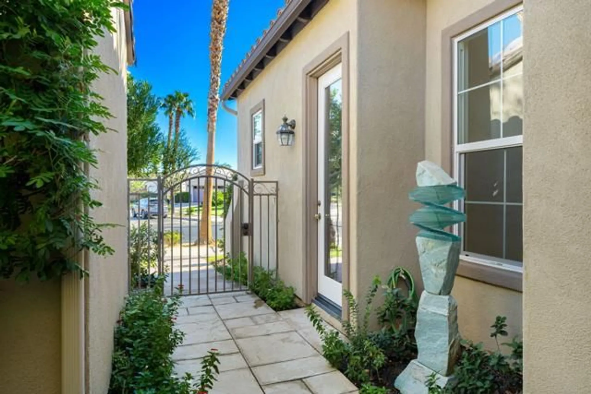 Property Slideshow image 11 of 48 | 81943 prism dr, La Quinta, CA, 92253