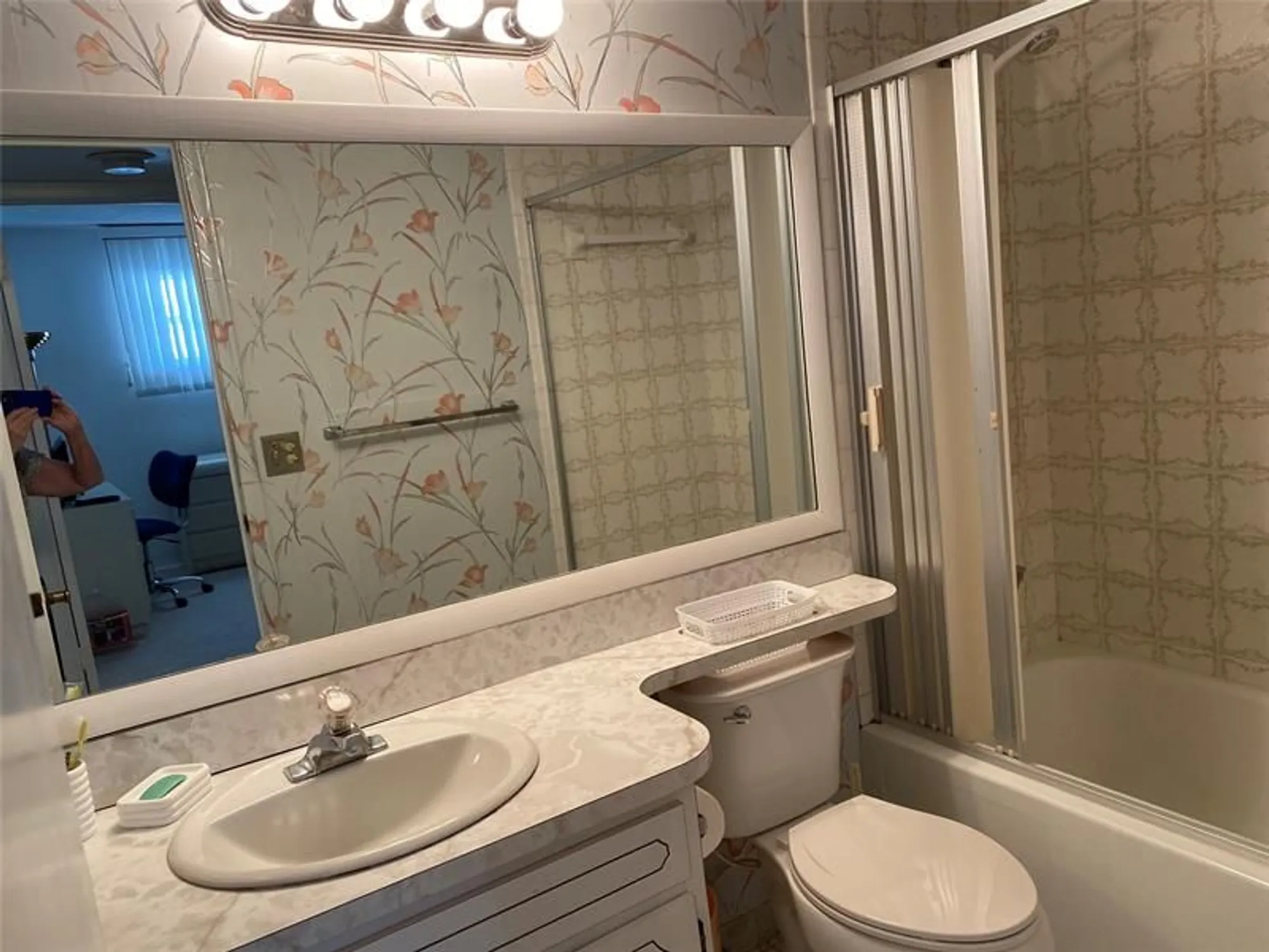 Property Slideshow image 18 of 20 | 811 s hollybrook dr 203, Pembroke Pines, FL, 33025