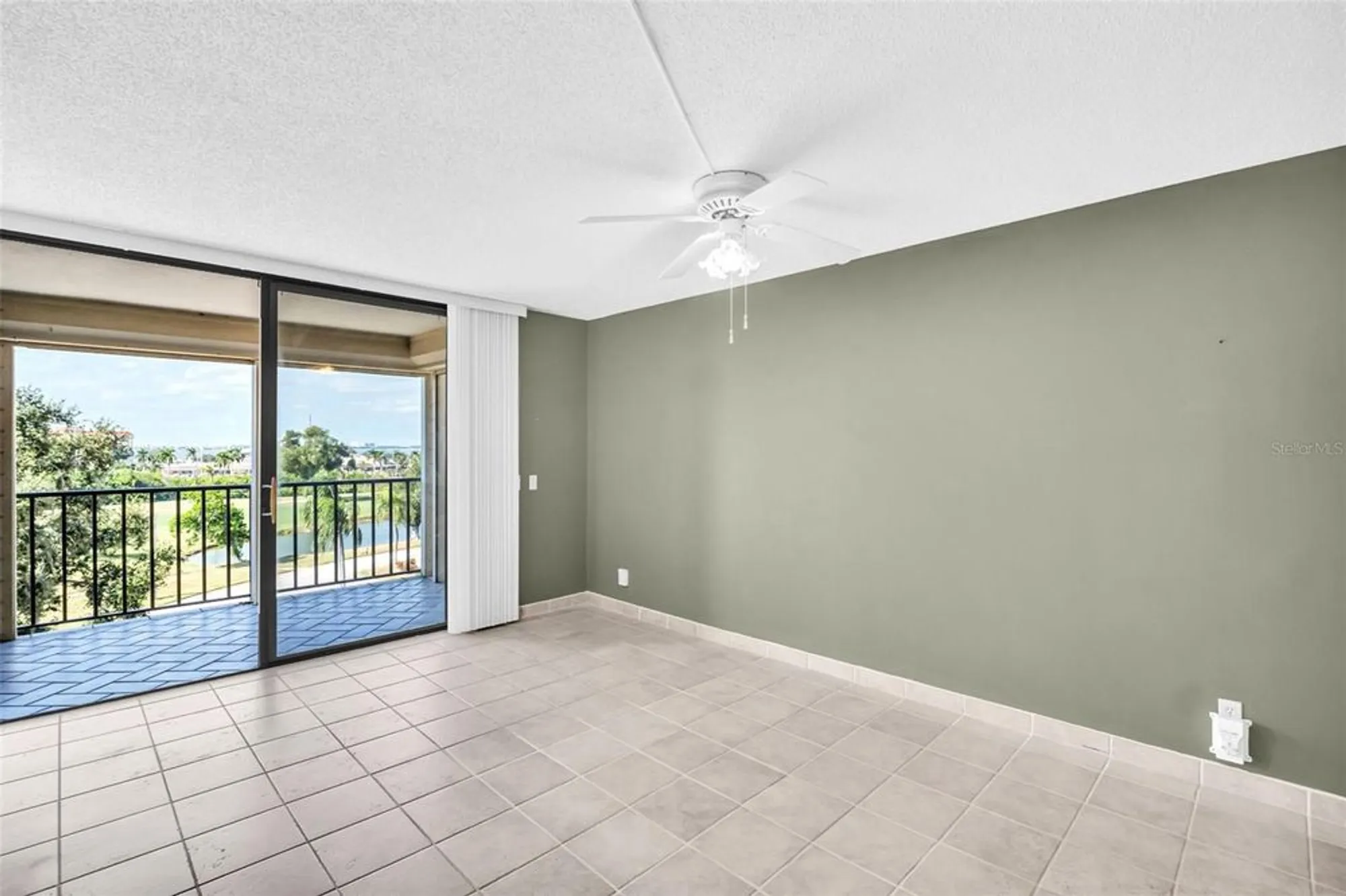 Property Slideshow image 14 of 49 | 6158 palma del mar blvd s apt 505, St Petersburg, FL, 33715
