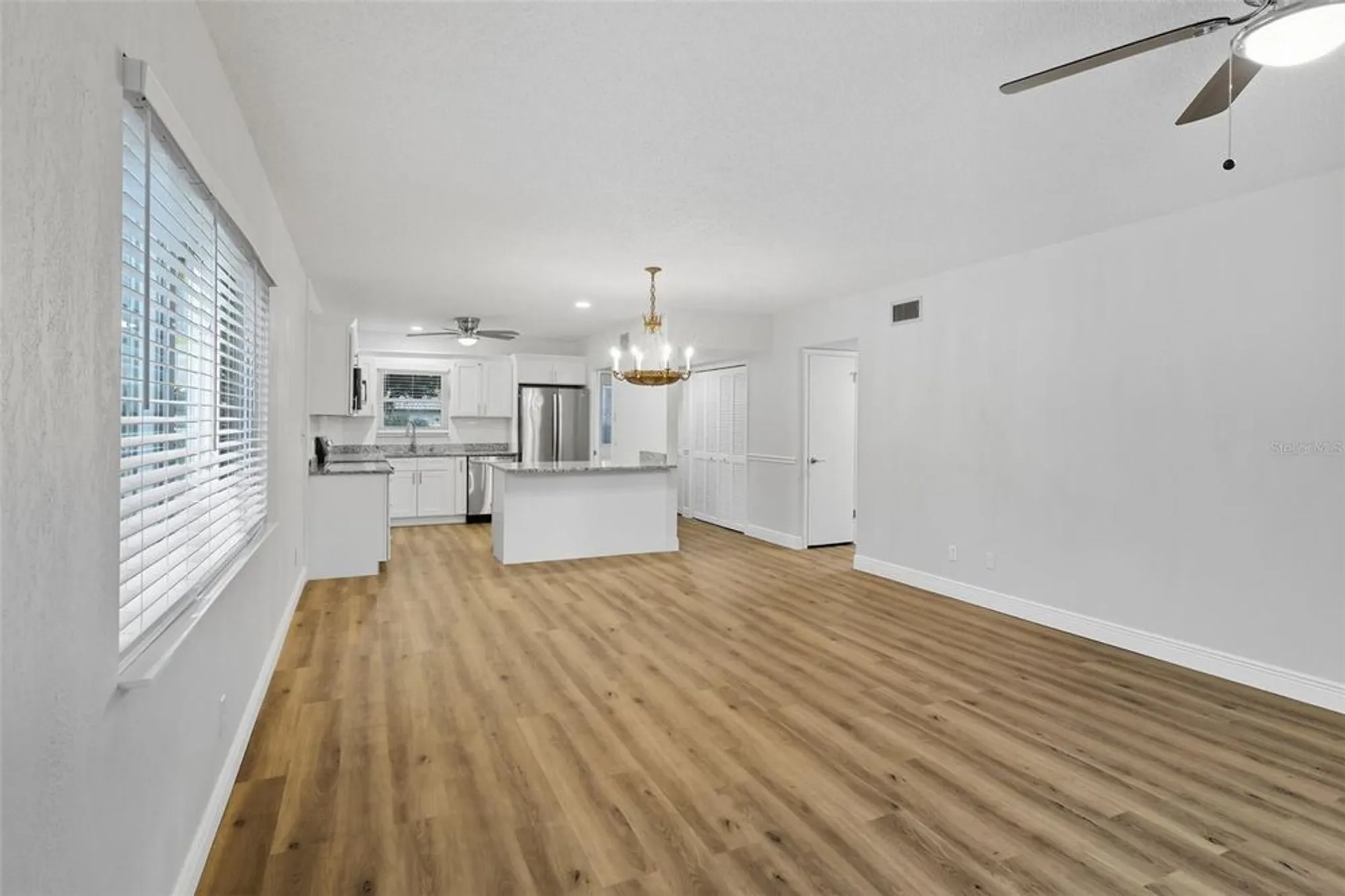 Property Slideshow image 11 of 28 | 2351 irish ln 21, Clearwater, FL, 33763