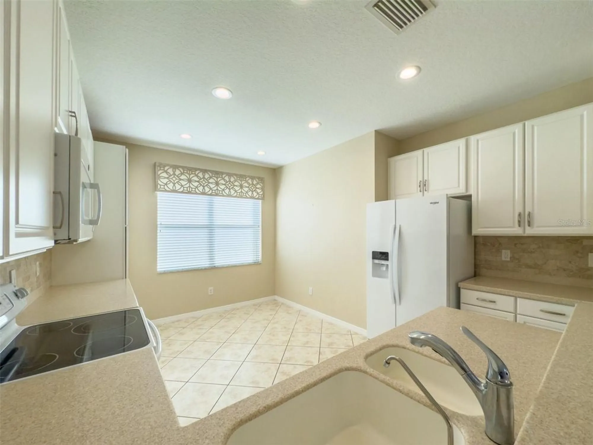 Property Slideshow image 16 of 88 | 16233 amethyst key dr, Wimauma, FL, 33598