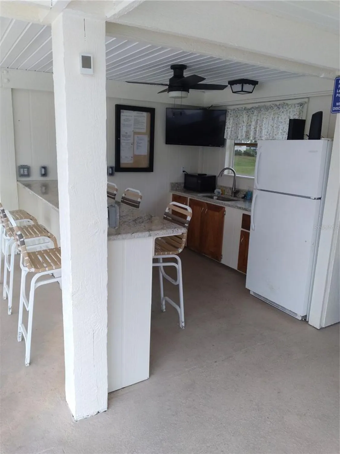 Property Slideshow image 5 of 16 | 1415 doolittle ln 104, Dunedin, FL, 34698