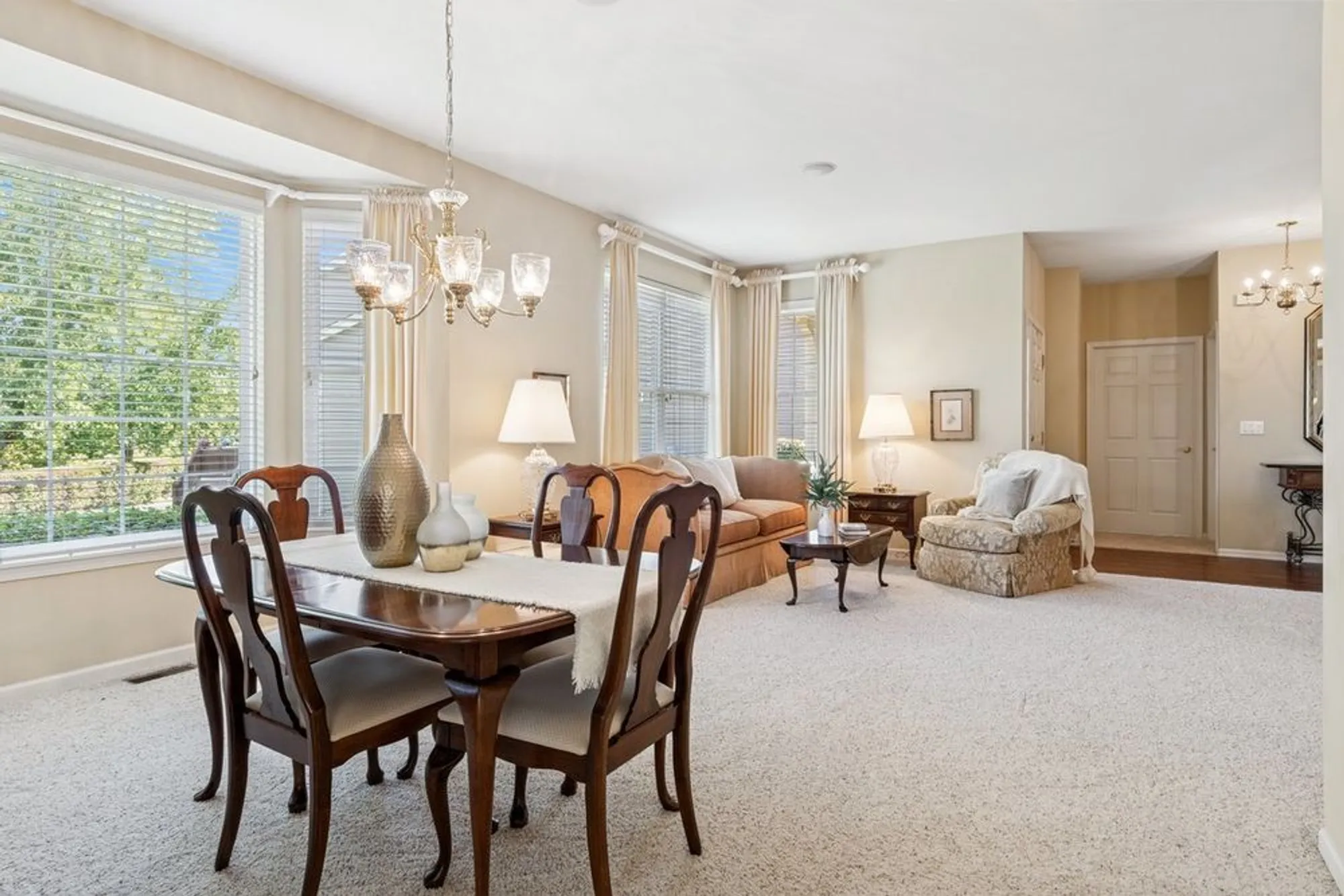 Property Slideshow image 9 of 40 | 1504 mansfield dr, Aurora, IL, 60502