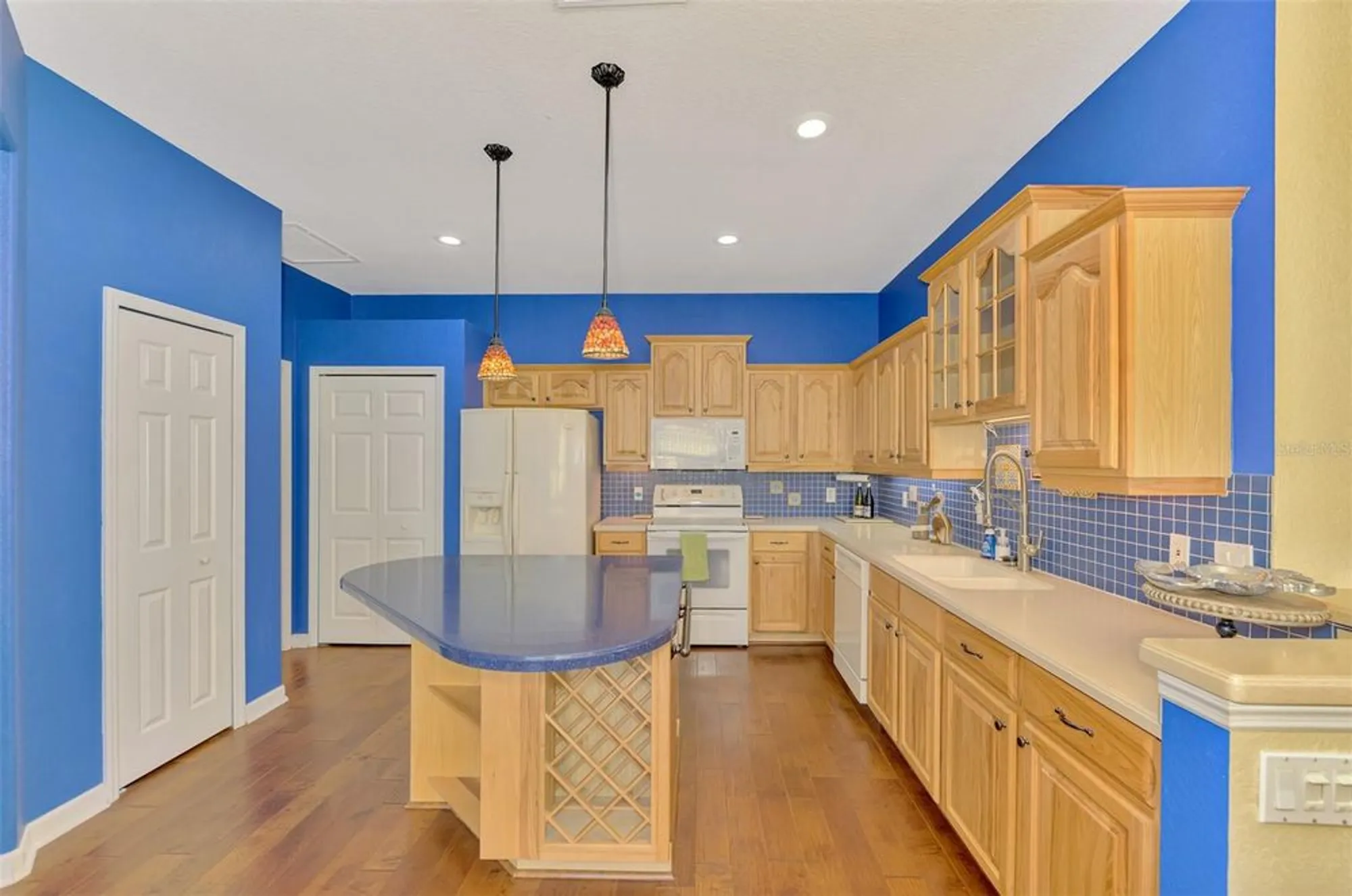 Property Slideshow image 22 of 53 | 4914 lakescene pl, Sarasota, FL, 34243