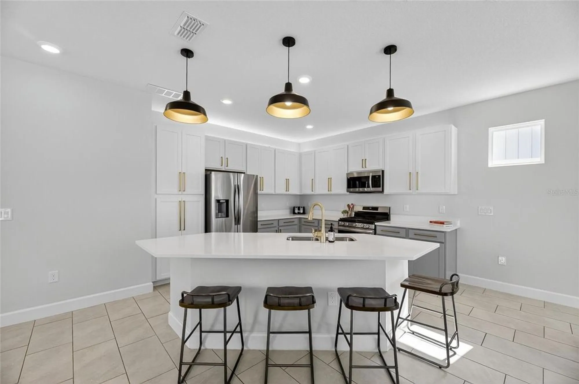 Property Slideshow image 19 of 91 | 324 blackrock ln, Apollo Beach, FL, 33572