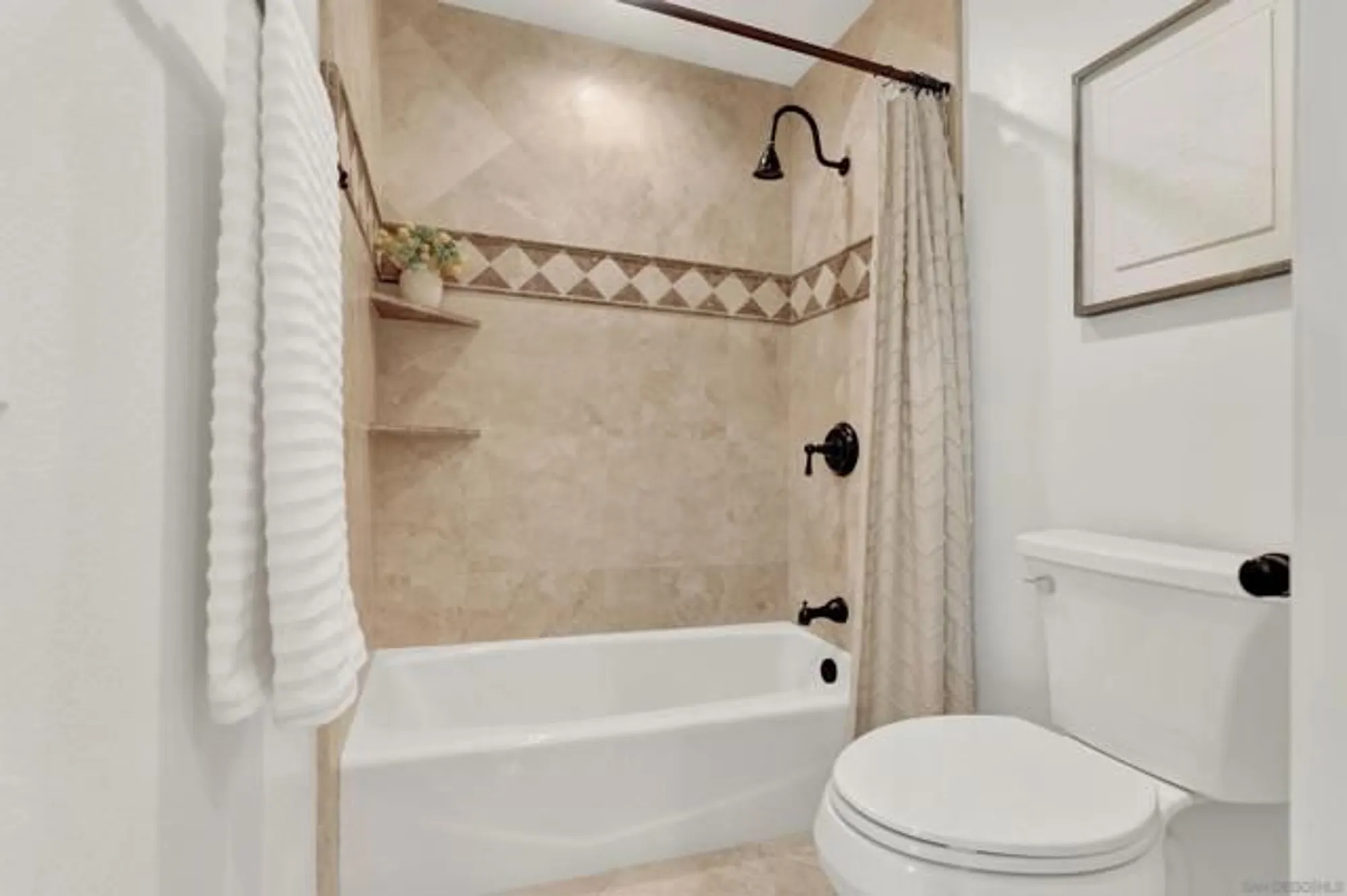 Property Slideshow image 28 of 50 | 17620 plaza ascope, San Diego, CA, 92128