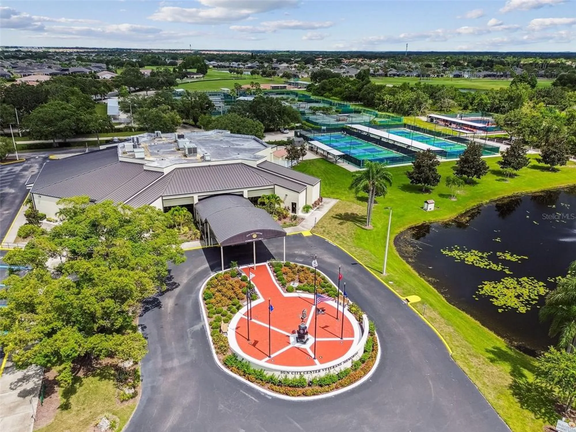 Property Slideshow image 36 of 44 | 2309 lyndhurst dr, Sun City Center, FL, 33573