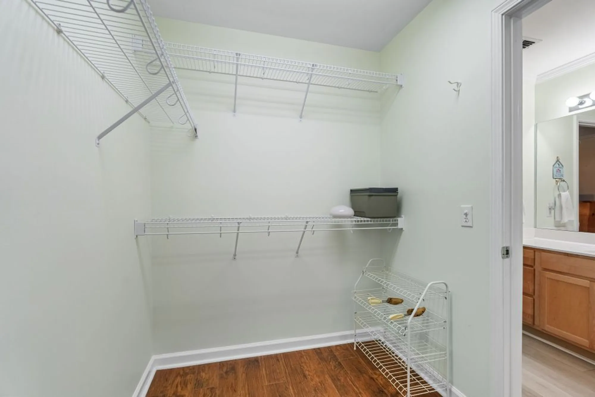 Property Slideshow image 21 of 36 | 327 forest glen cir, Murfreesboro, TN, 37128