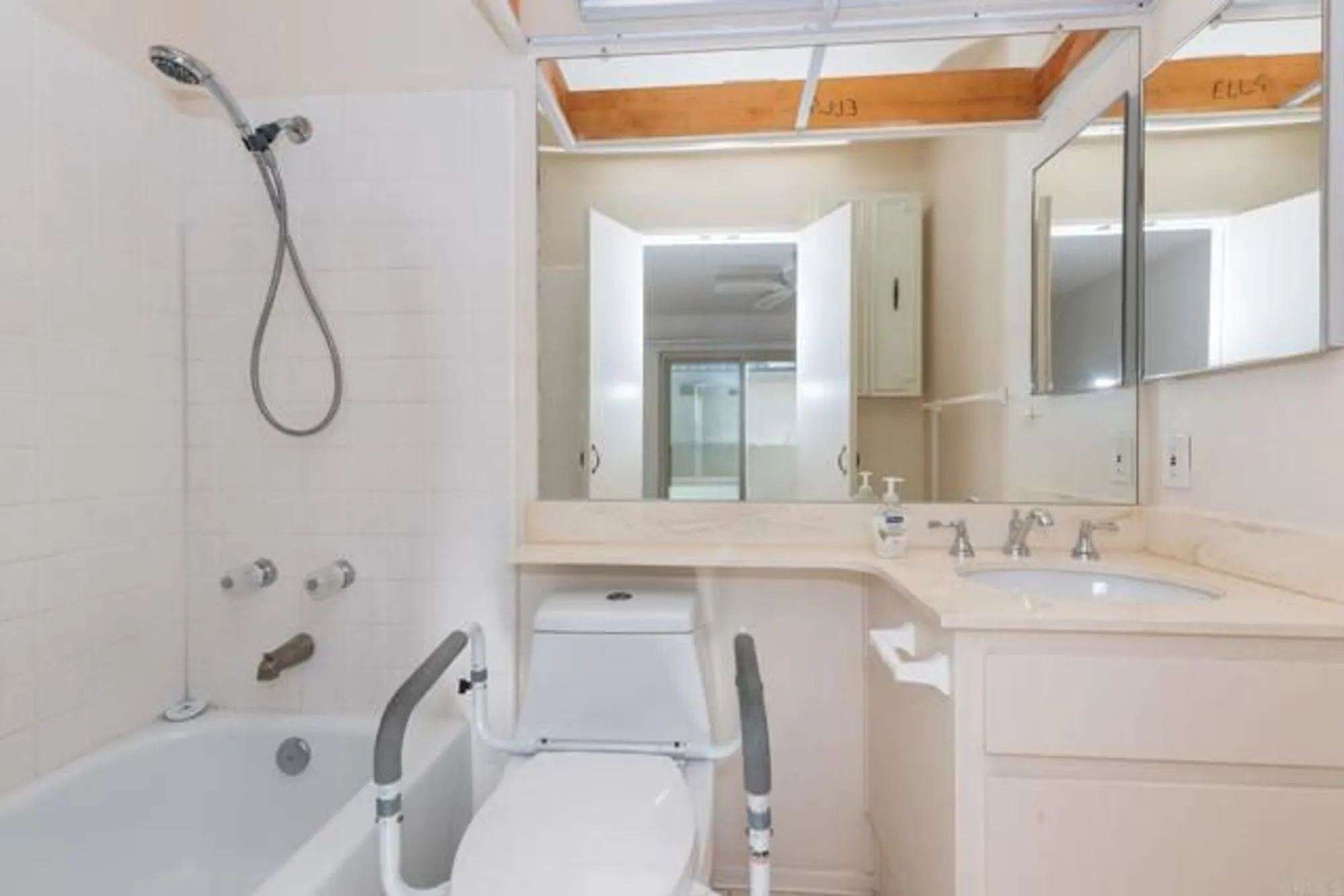 Property Slideshow image 16 of 29 | 1926 springdale ln, Encinitas, CA, 92024