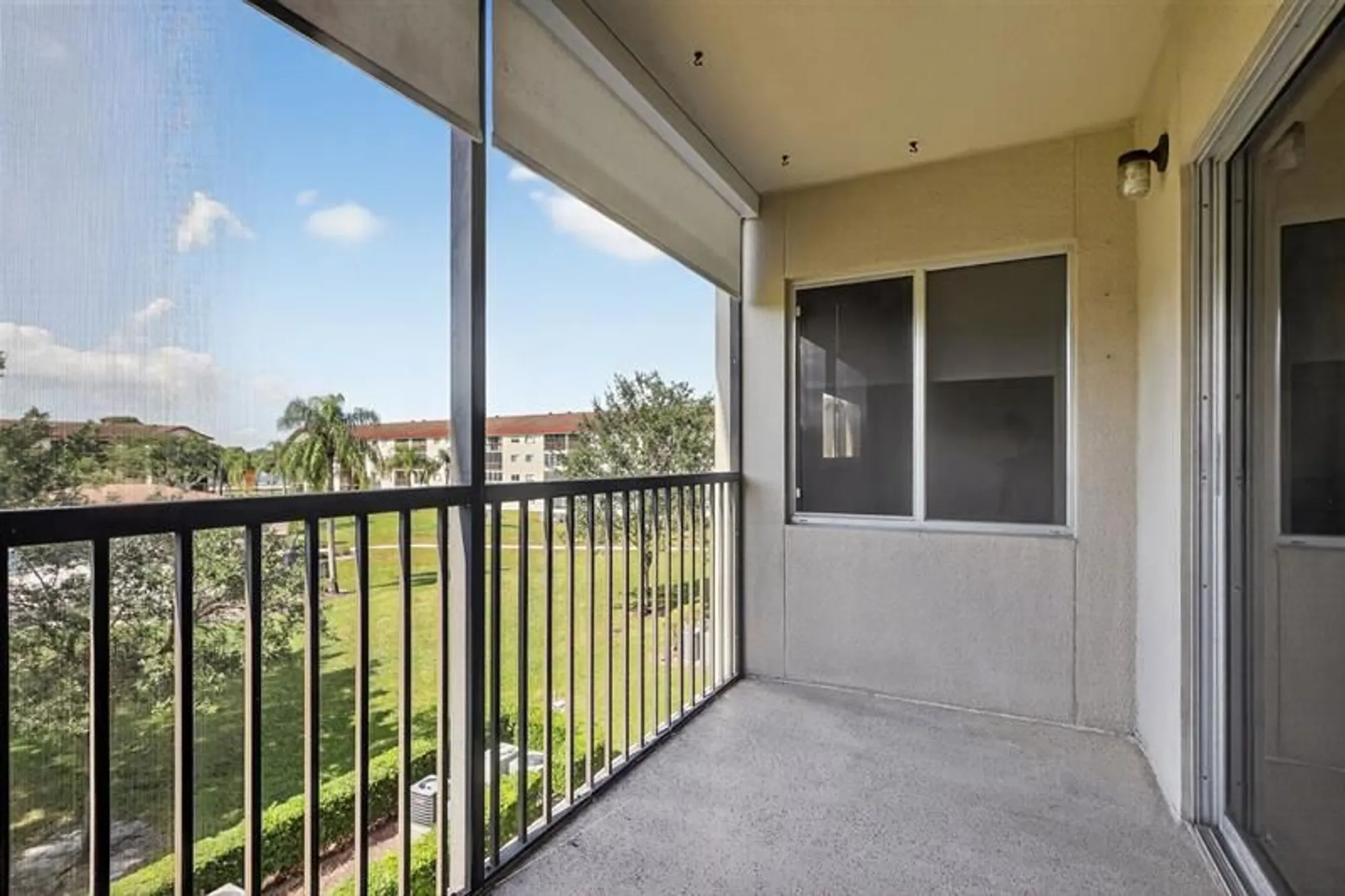 Property Slideshow image 7 of 39 | 1600 sw 127th way, Pembroke Pines, FL, 33027