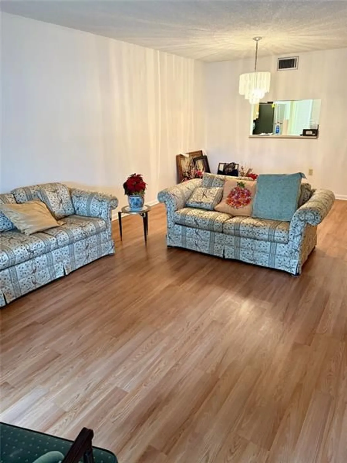Property Slideshow image 12 of 23 | 900 colony point cir 121, Pembroke Pines, FL, 33026