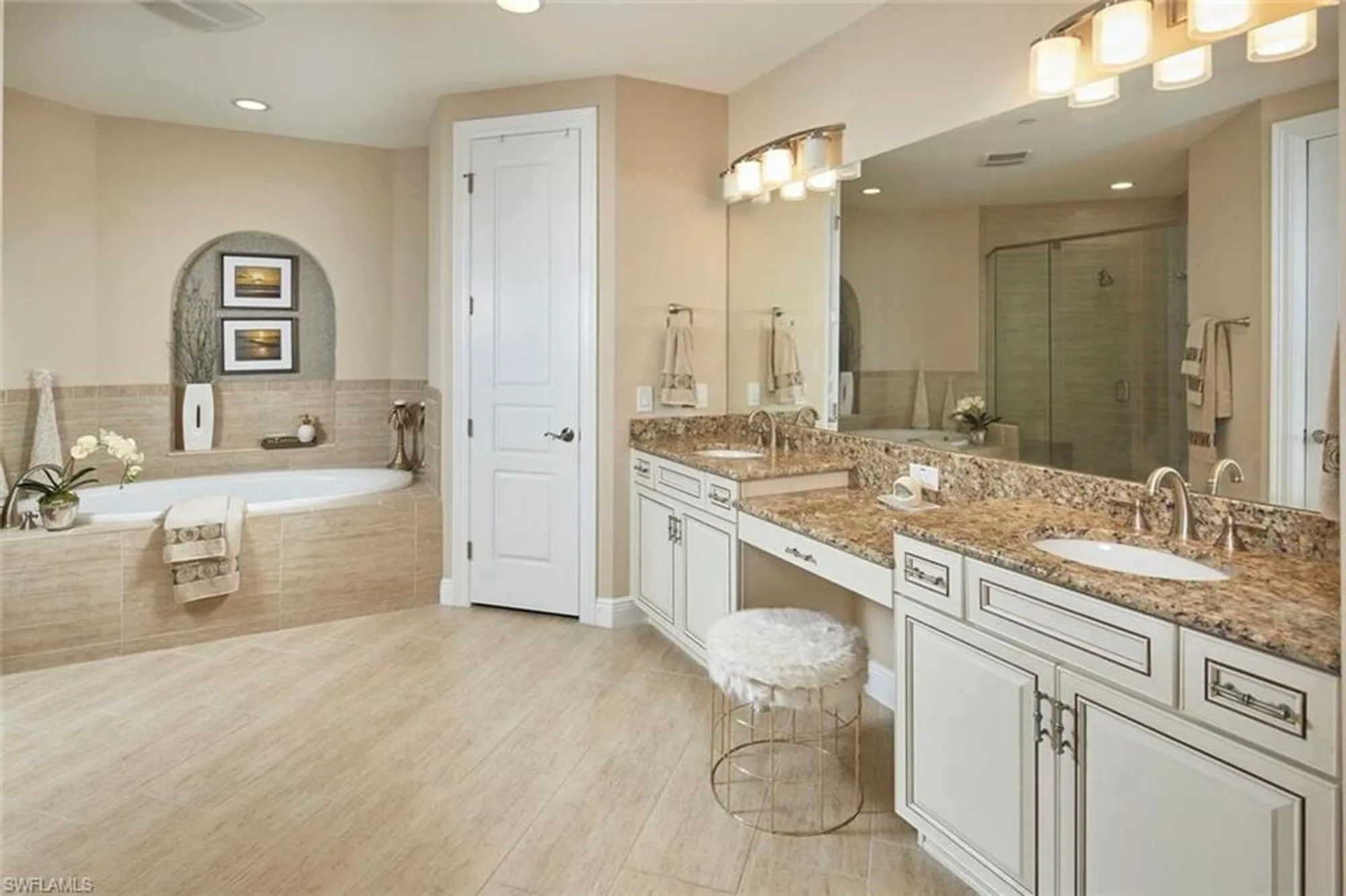 Property Slideshow image 10 of 25 | 4701 via del corso ln 301, Bonita Springs, FL, 34134
