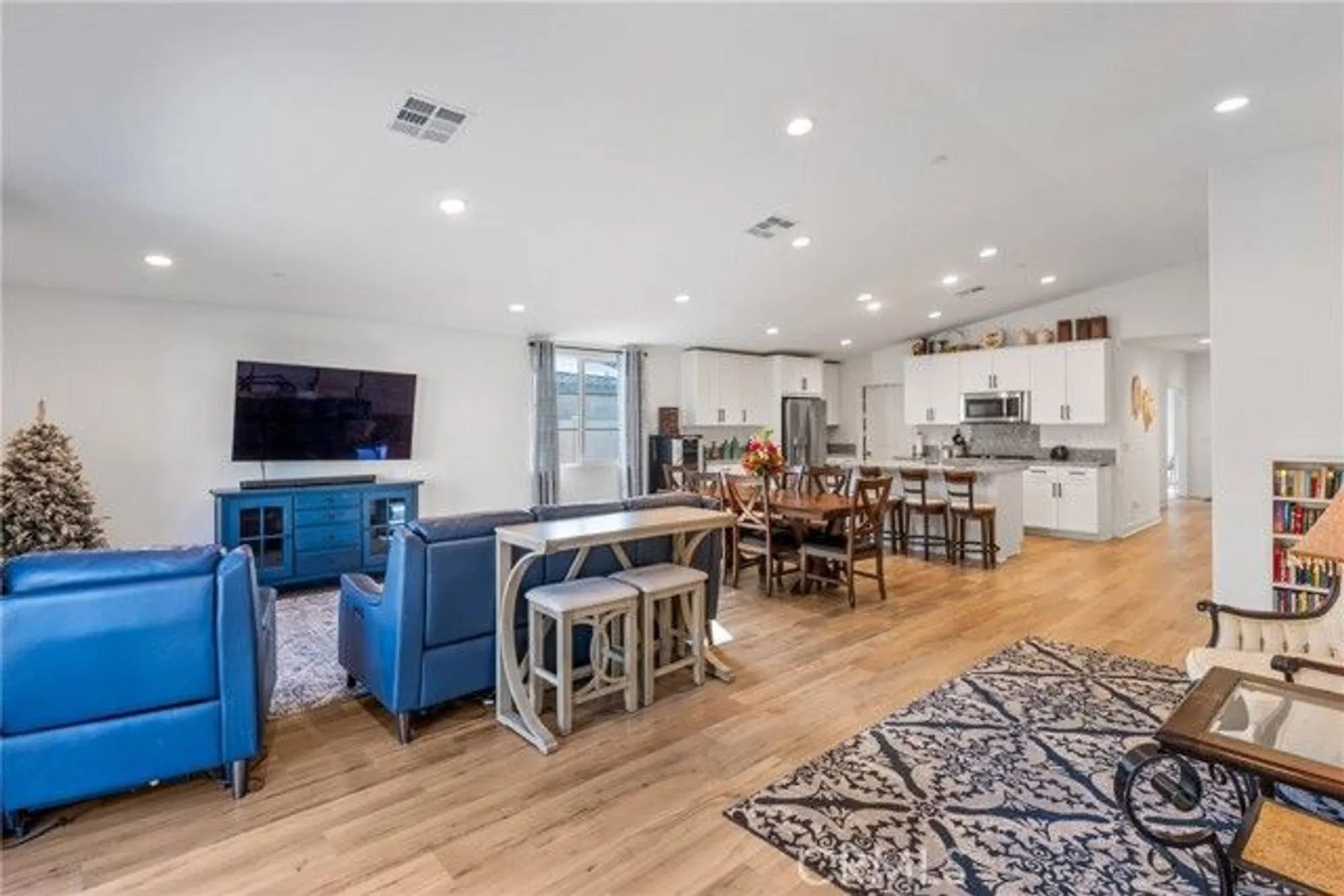 Property Slideshow image 4 of 45 | 1630 easton ln, Beaumont, CA, 92223