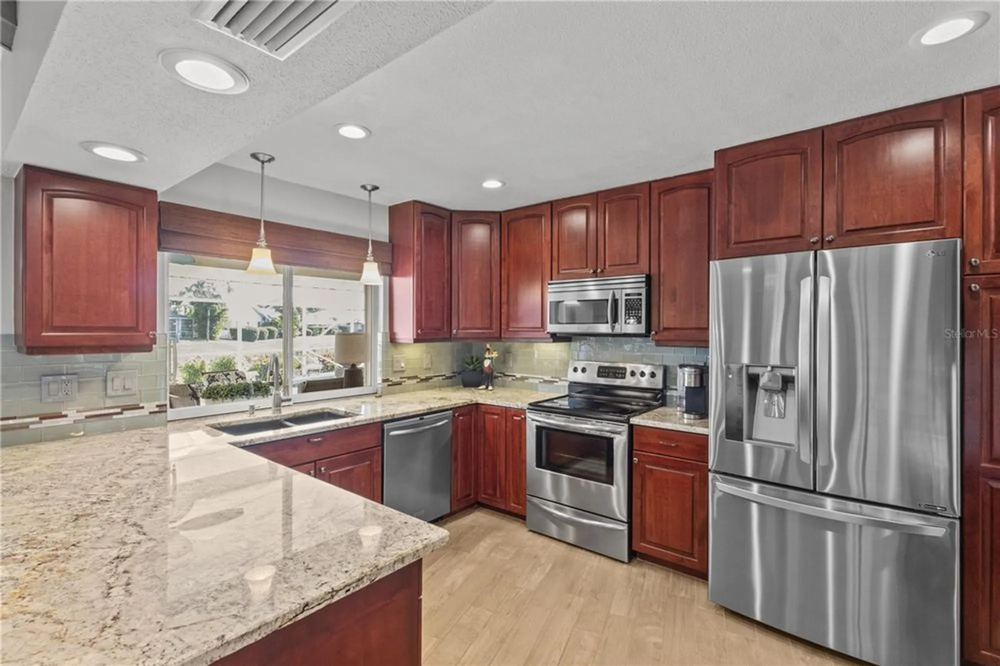 Property Slideshow image 8 of 64 | 557 warwick ct, Venice, FL, 34293