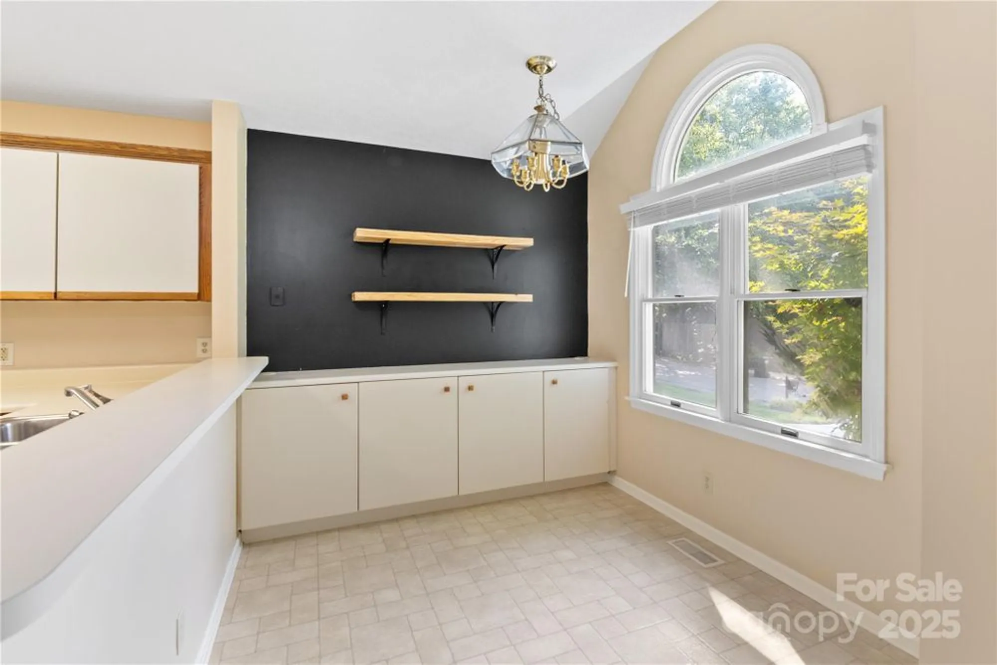 Property Slideshow image 21 of 32 | 131 jenny lind dr, Hendersonville, NC, 28791