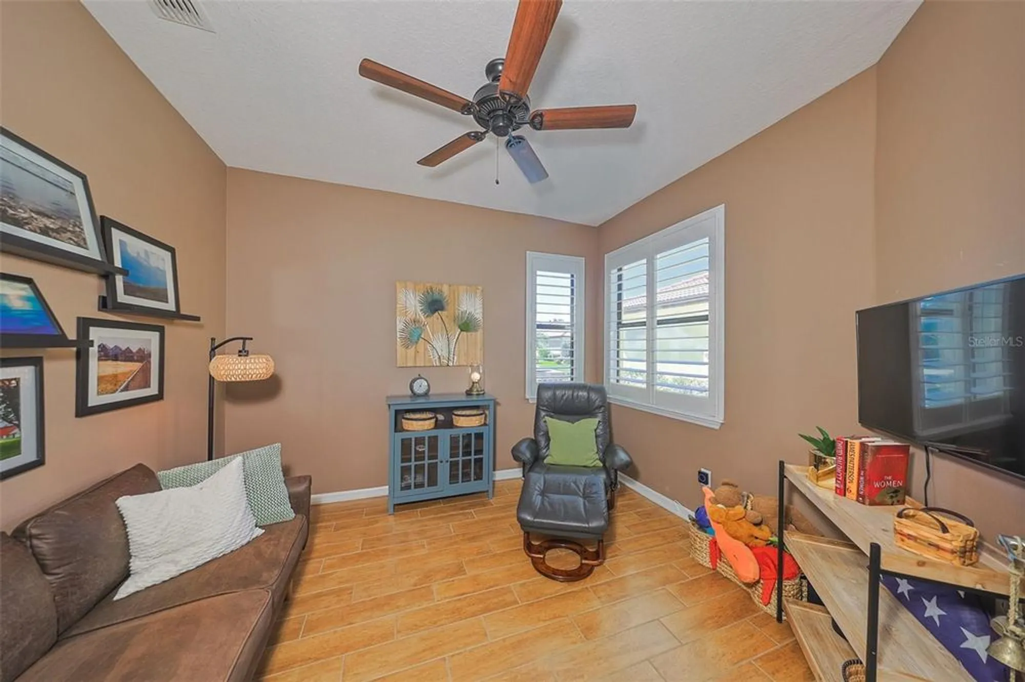 Property Slideshow image 34 of 70 | 329 bluewater falls ct, Apollo Beach, FL, 33572