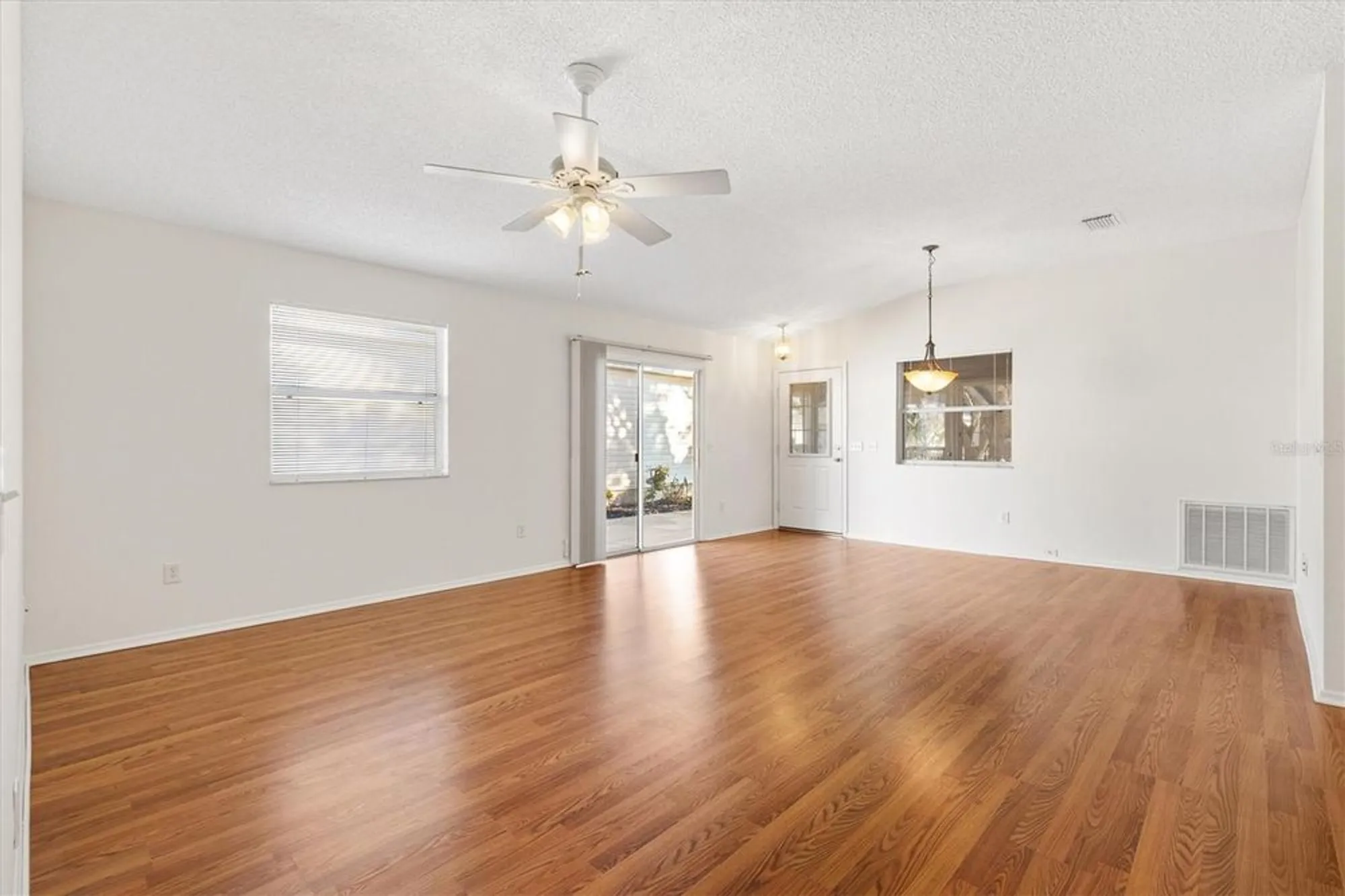 Property Slideshow image 16 of 33 | 428 canterbury ct, The Villages, FL, 32162